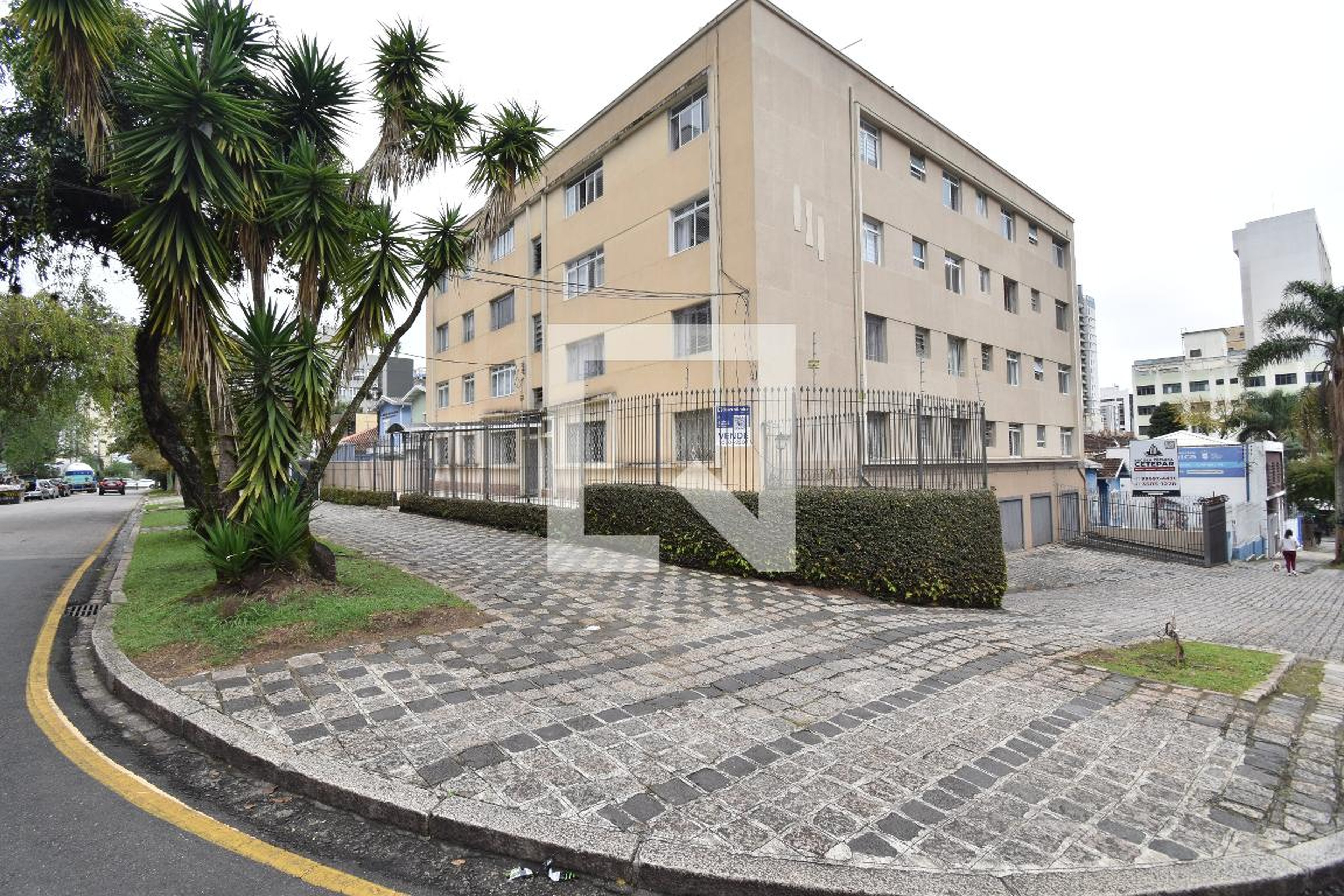 Fachada Condomínio em Rua General Carneiro, 876