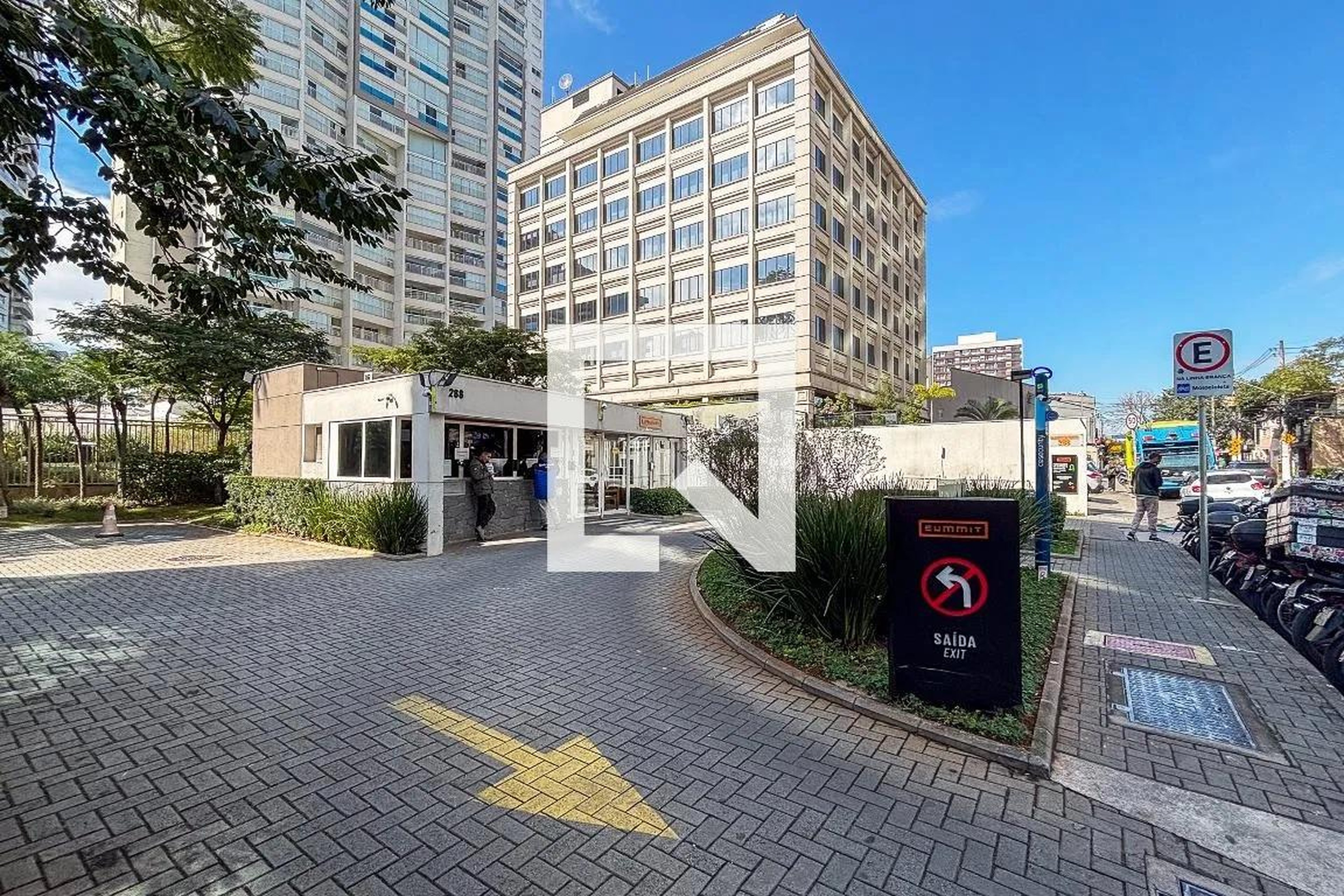 Fachada Condomínio Summit Pinheiros