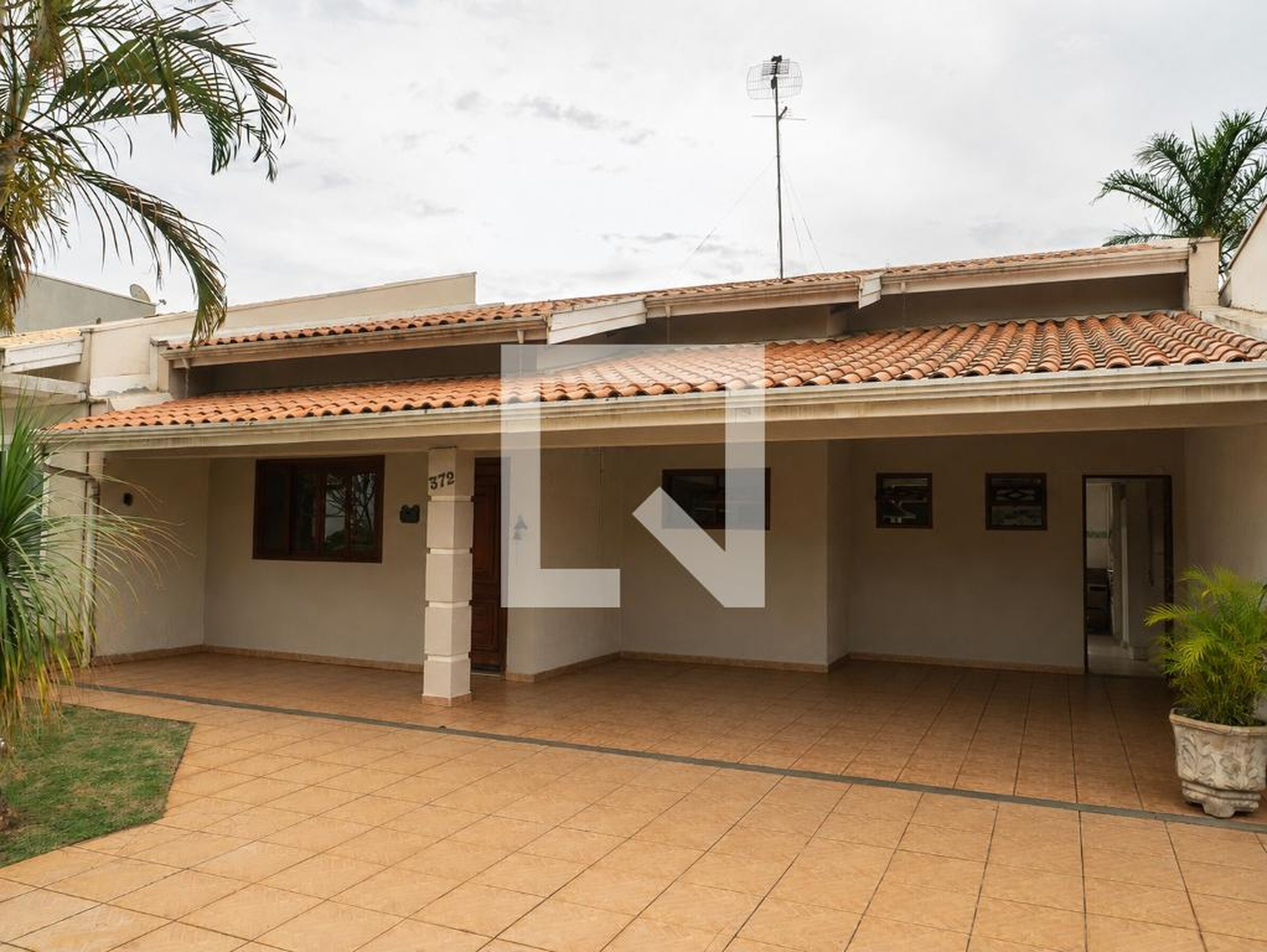 Fachada Condomínio em Avenida José Álvaro Delmonde, 372