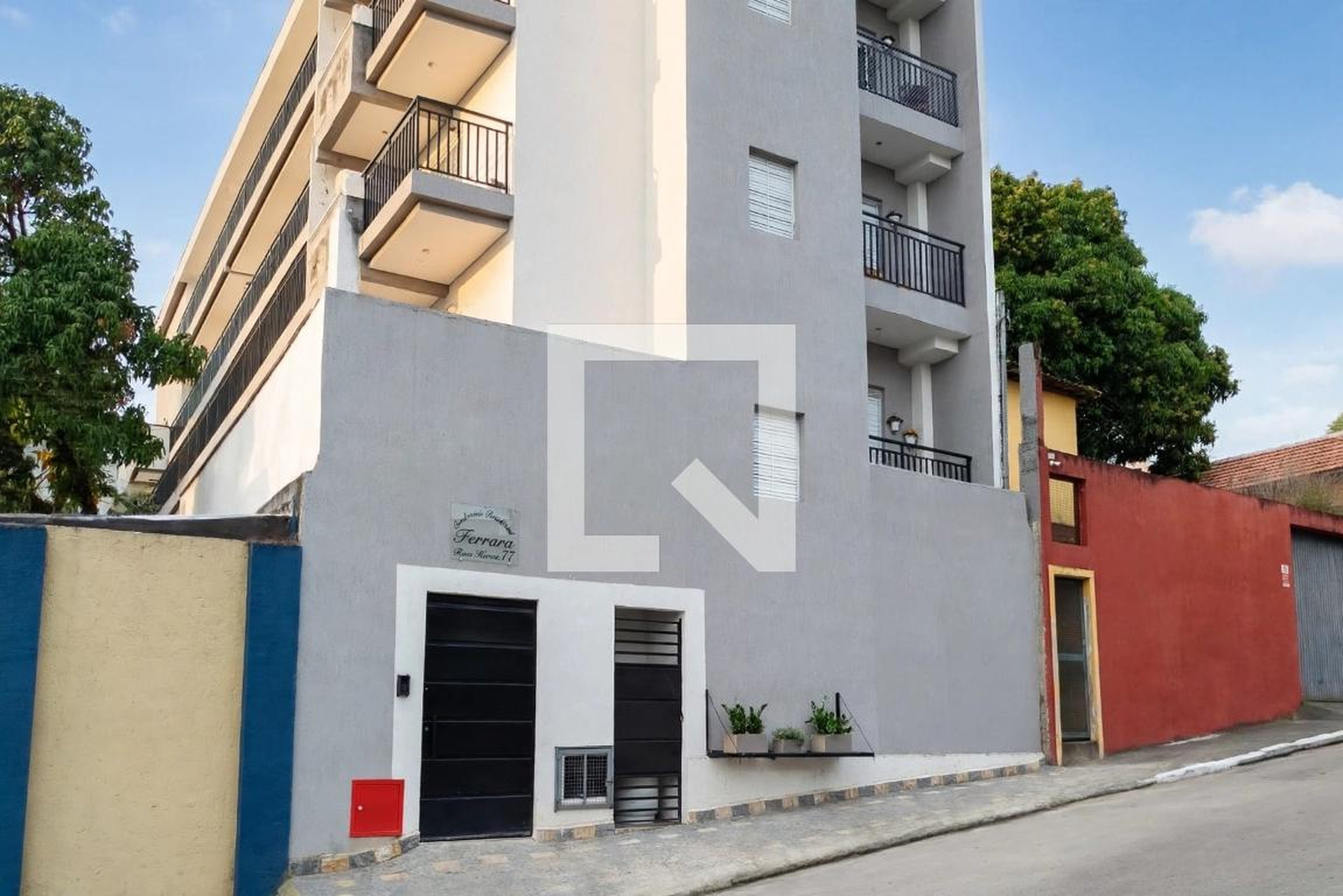 Fachada Condomínio em Rua das Heras, 77
