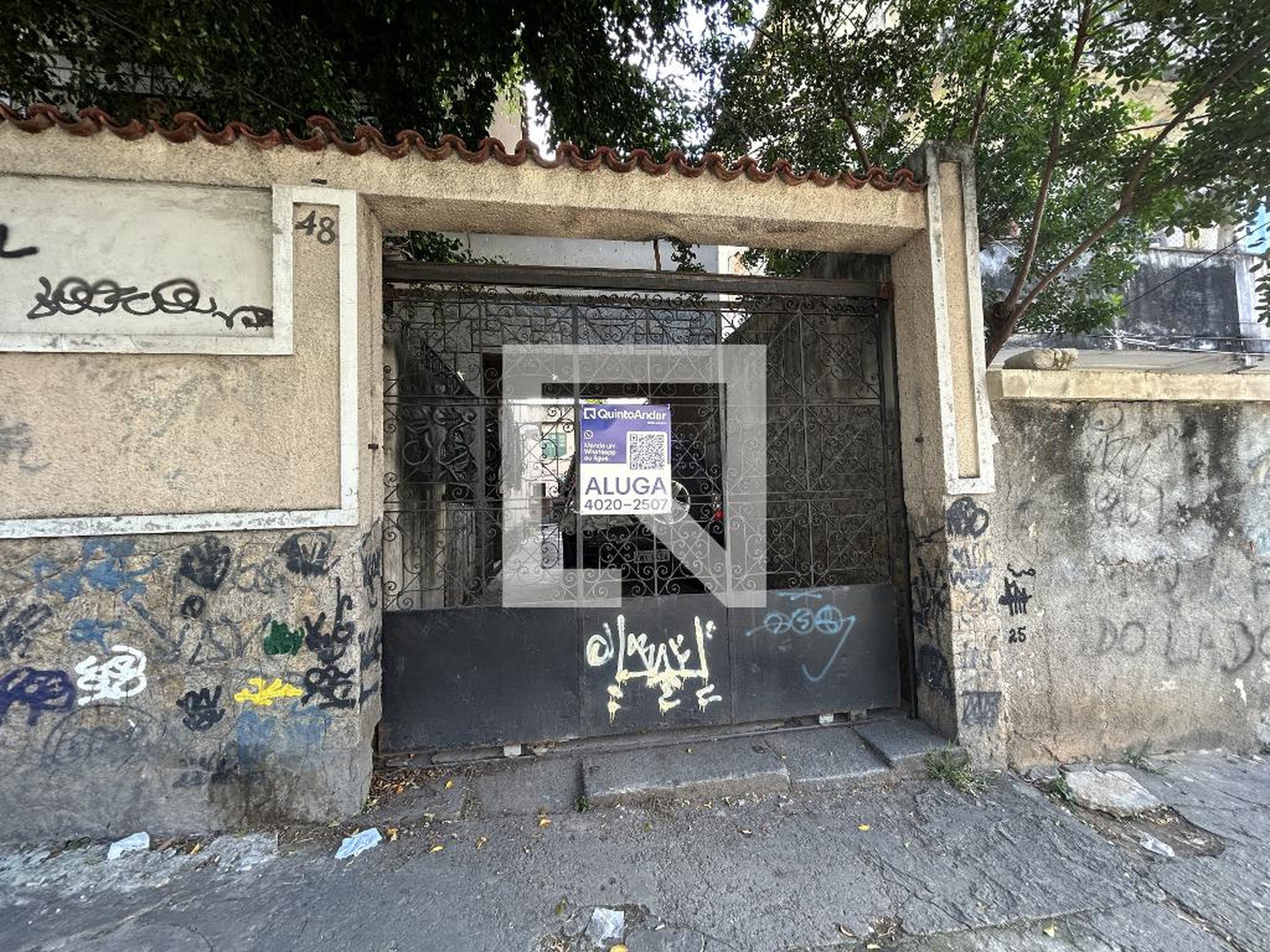 Fachada Condomínio em Rua Cesar Zema, 48