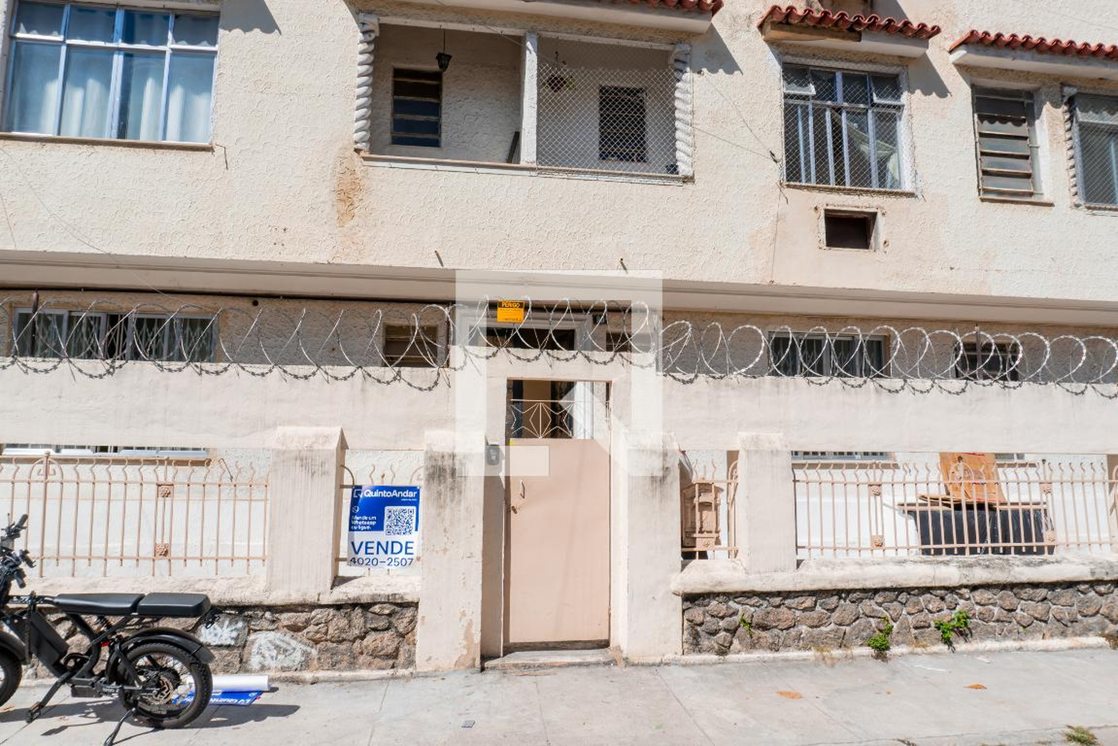 Fachada Condomínio em Rua Clemente Falcão, 99