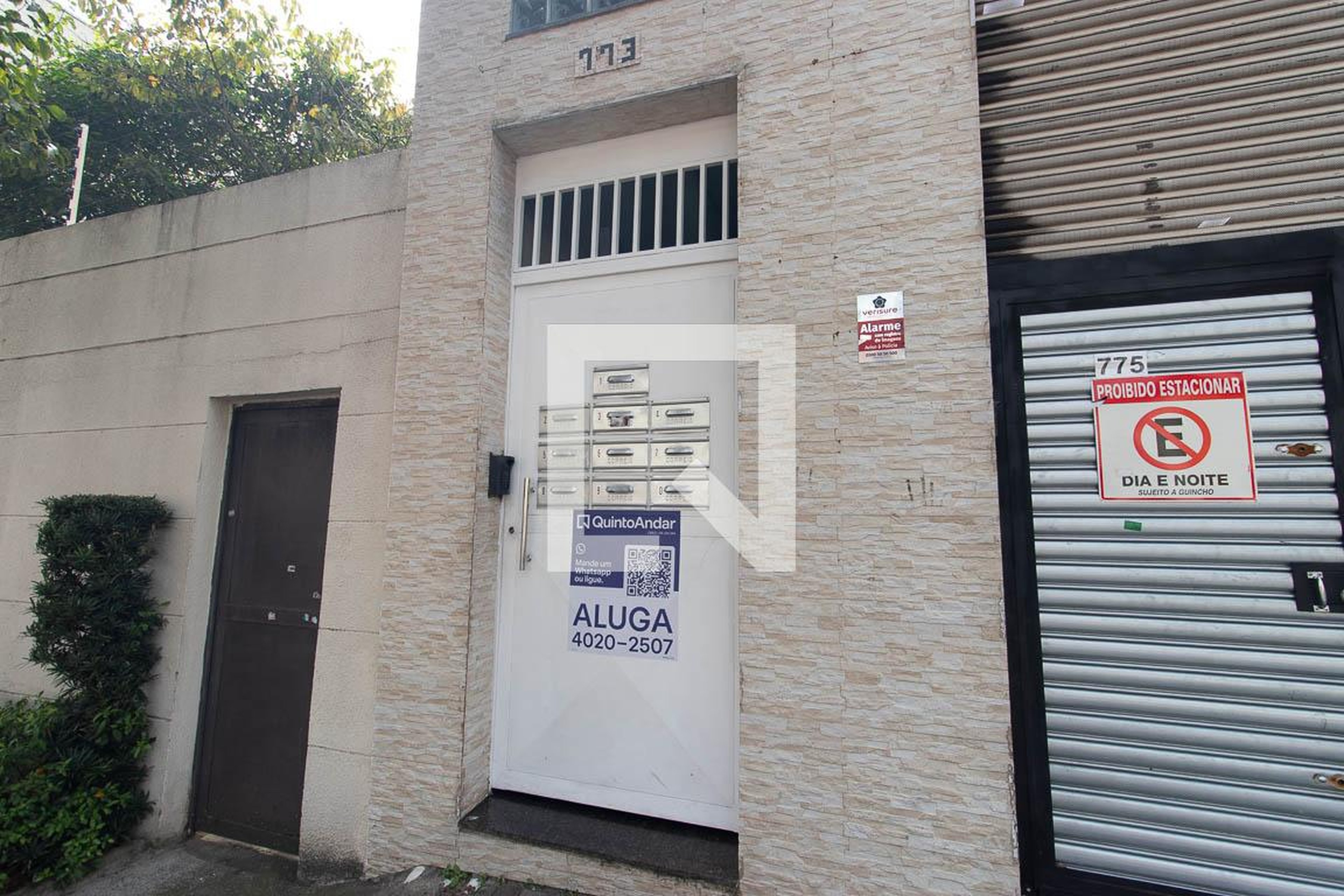 Fachada Condomínio em Rua Magarinos Torres, 773