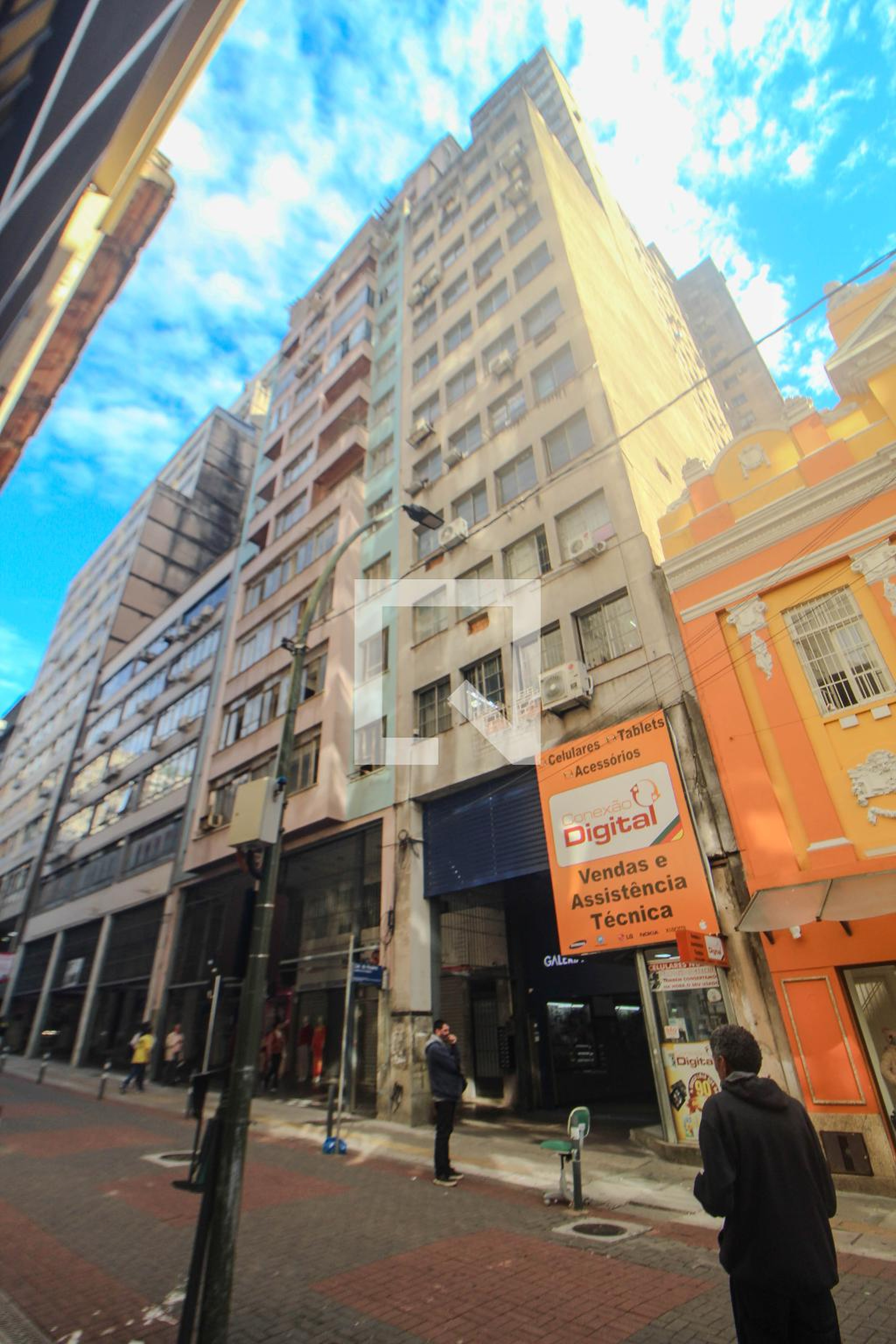 Fachada Condomínio em Rua Vigário José Inácio, 371