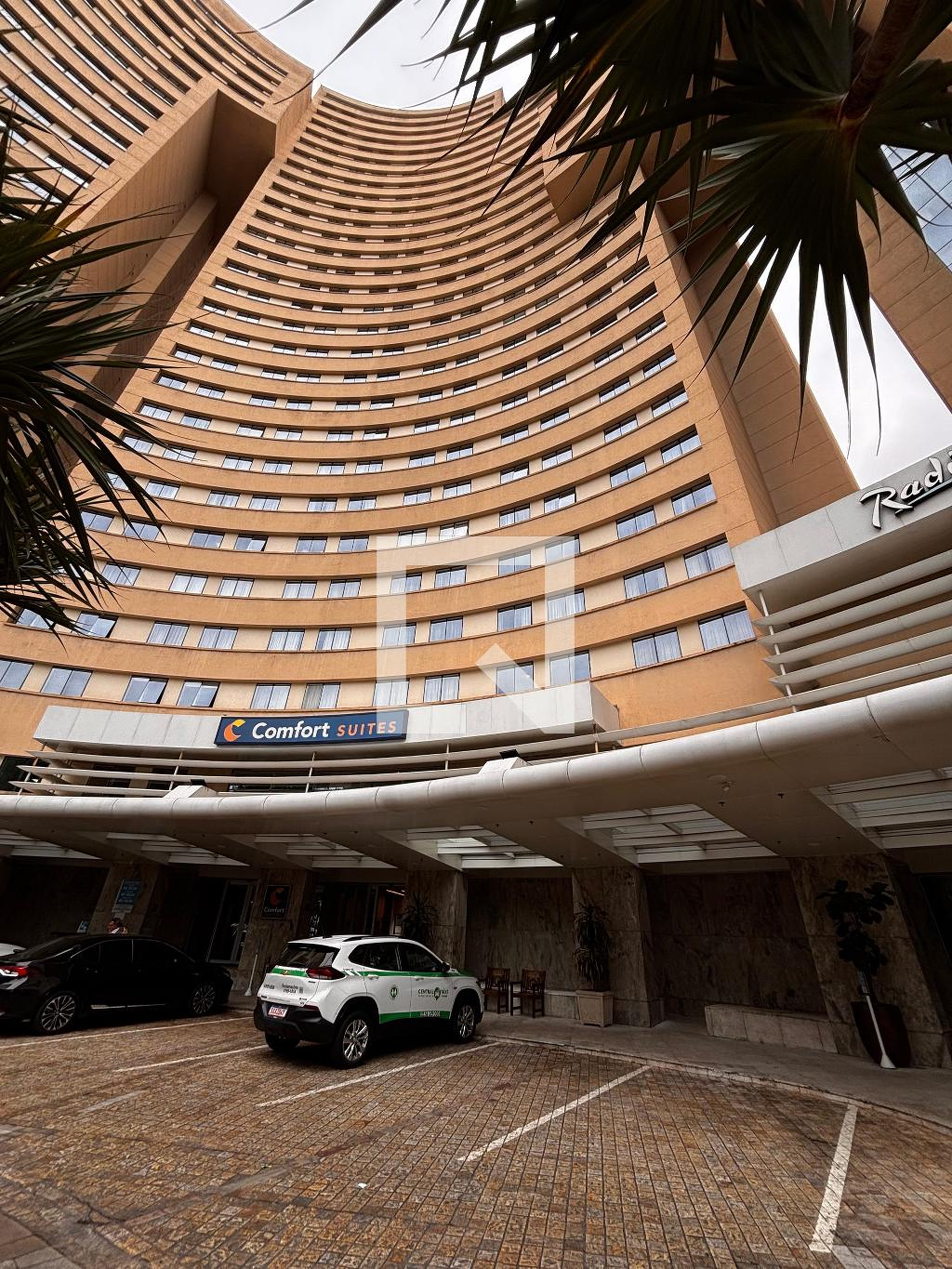 Fachada Condomínio Comfort Suites Alphaville