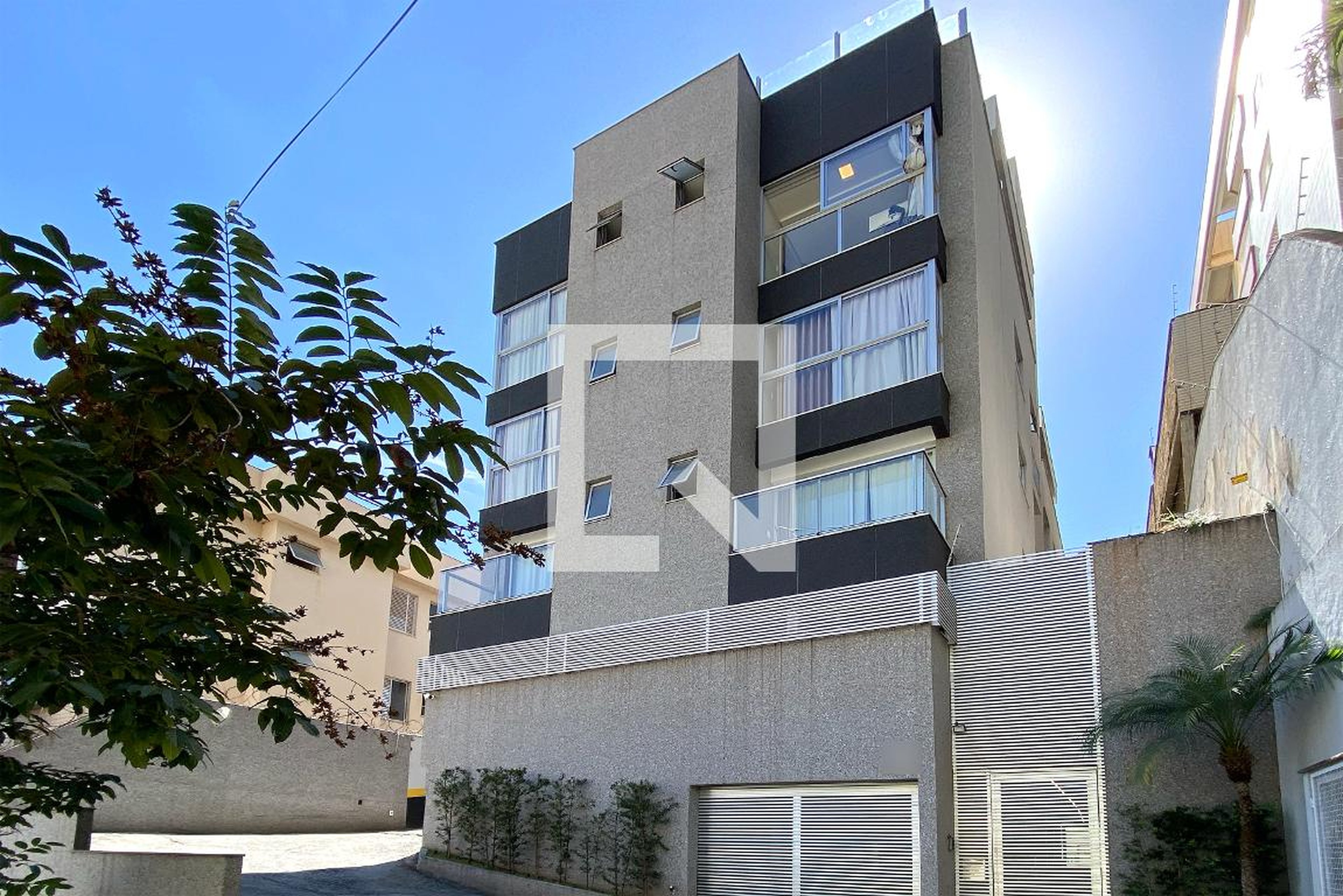 Fachada Condomínio em Rua Eugênio Vidigal Amaro, 32