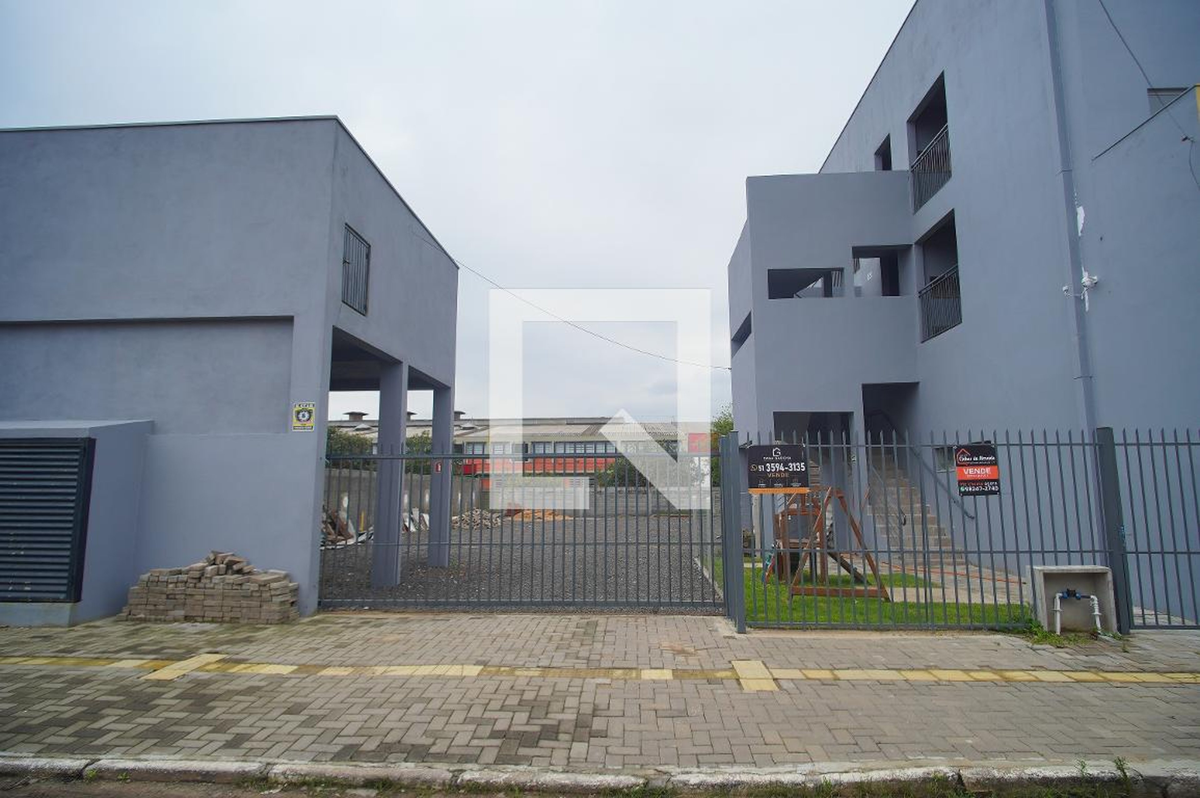 Fachada Condomínio em Estrada Vereador Oscar Horn, 1400
