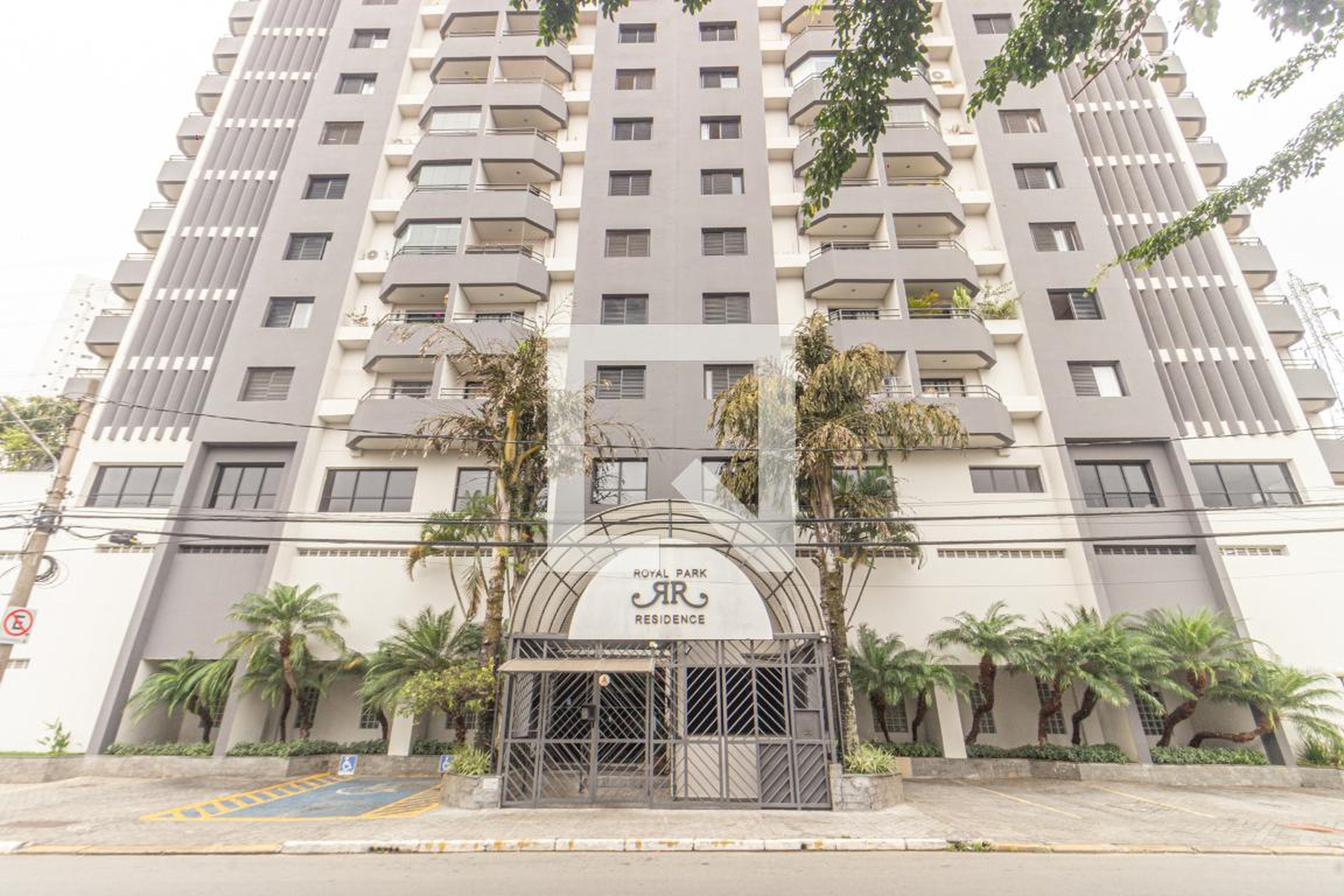 Fachada Condomínio Edficio Royal Park Residence