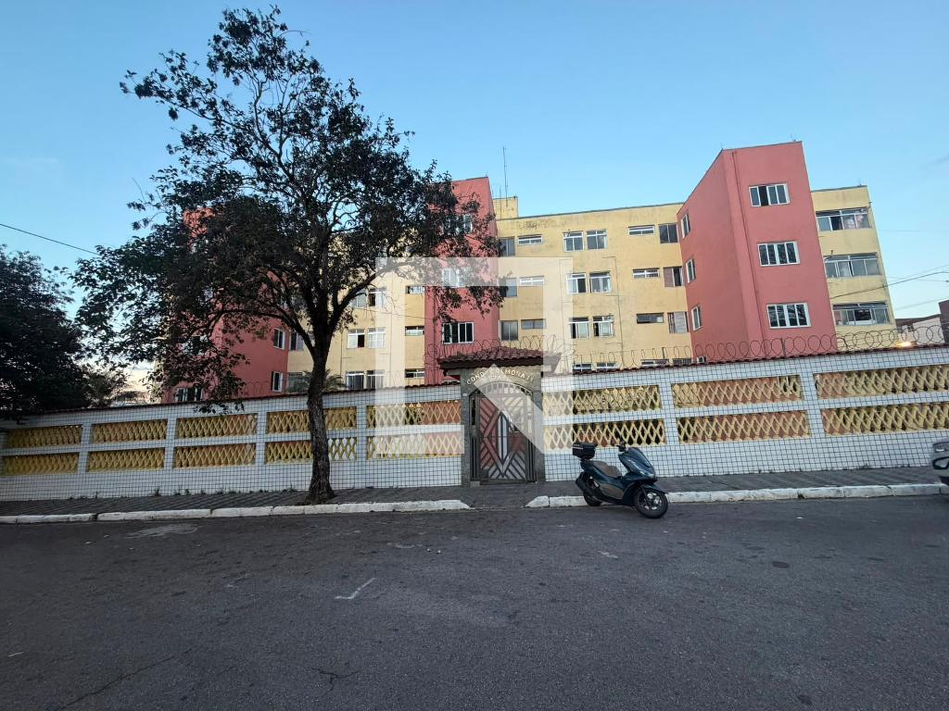 Fachada Condomínio em Rua Andréa Feliciano, 264