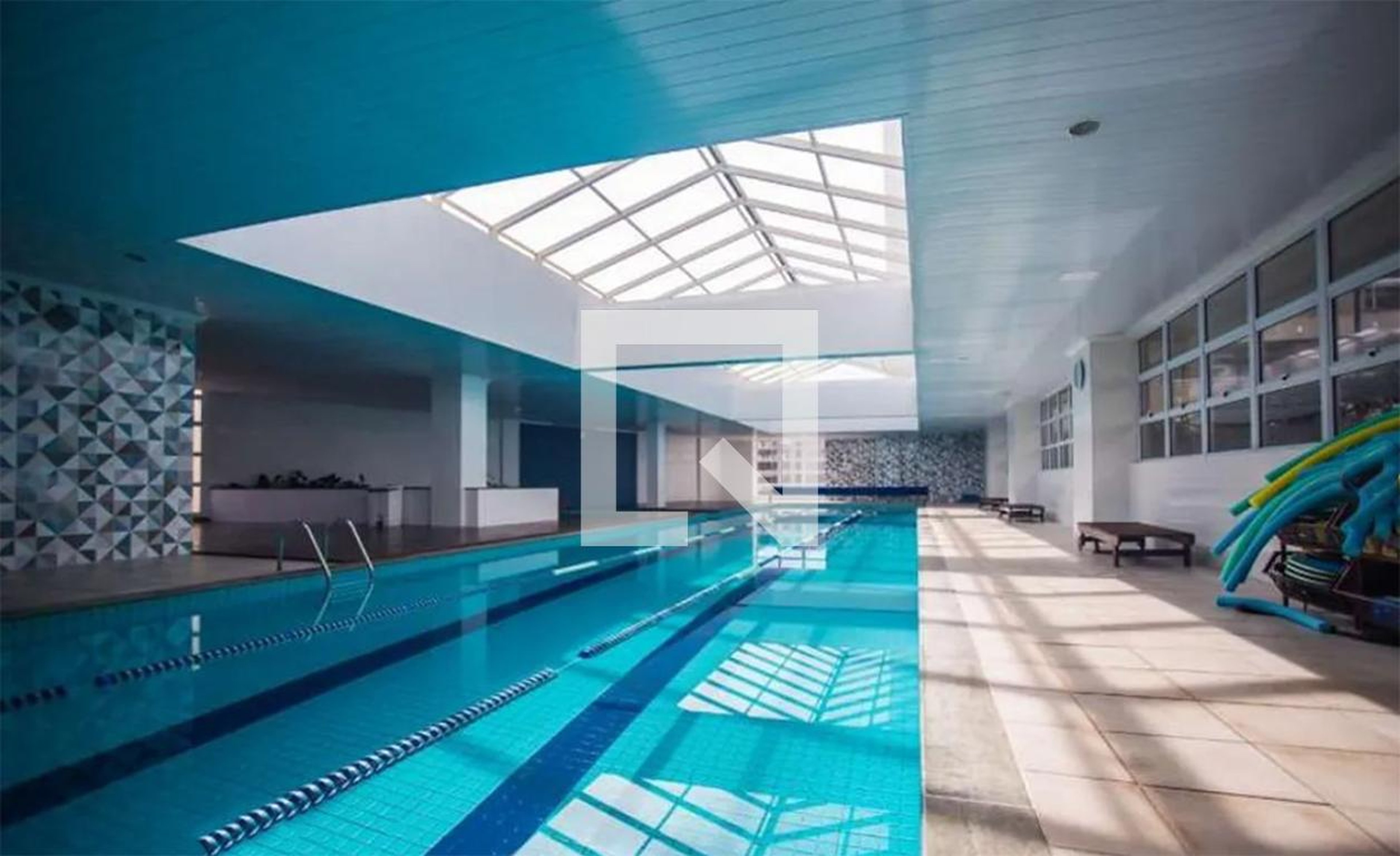 Piscina Coberta - New Age
