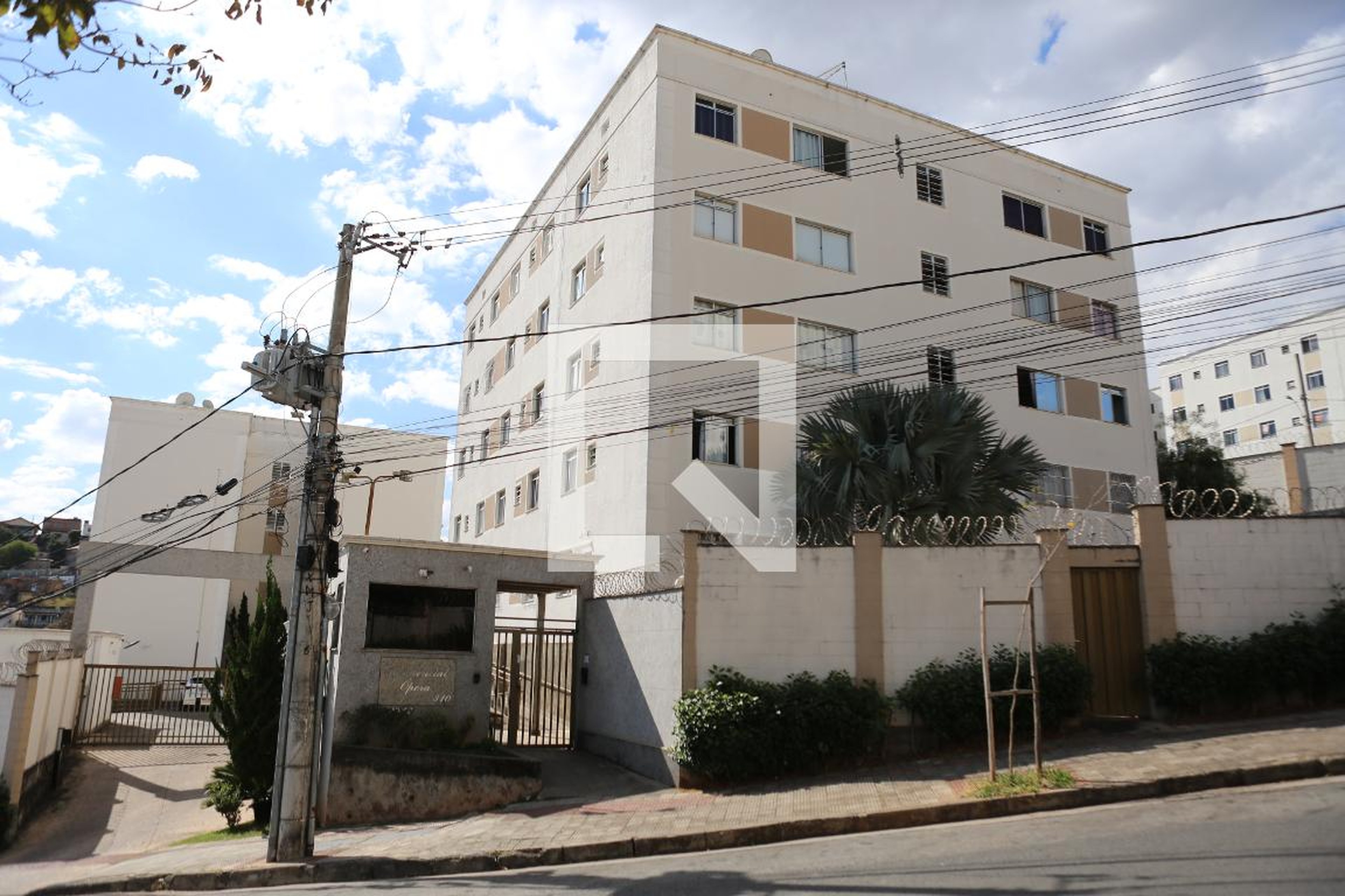 Fachada Condomínio em Rua Oliveiro Márciano, 310
