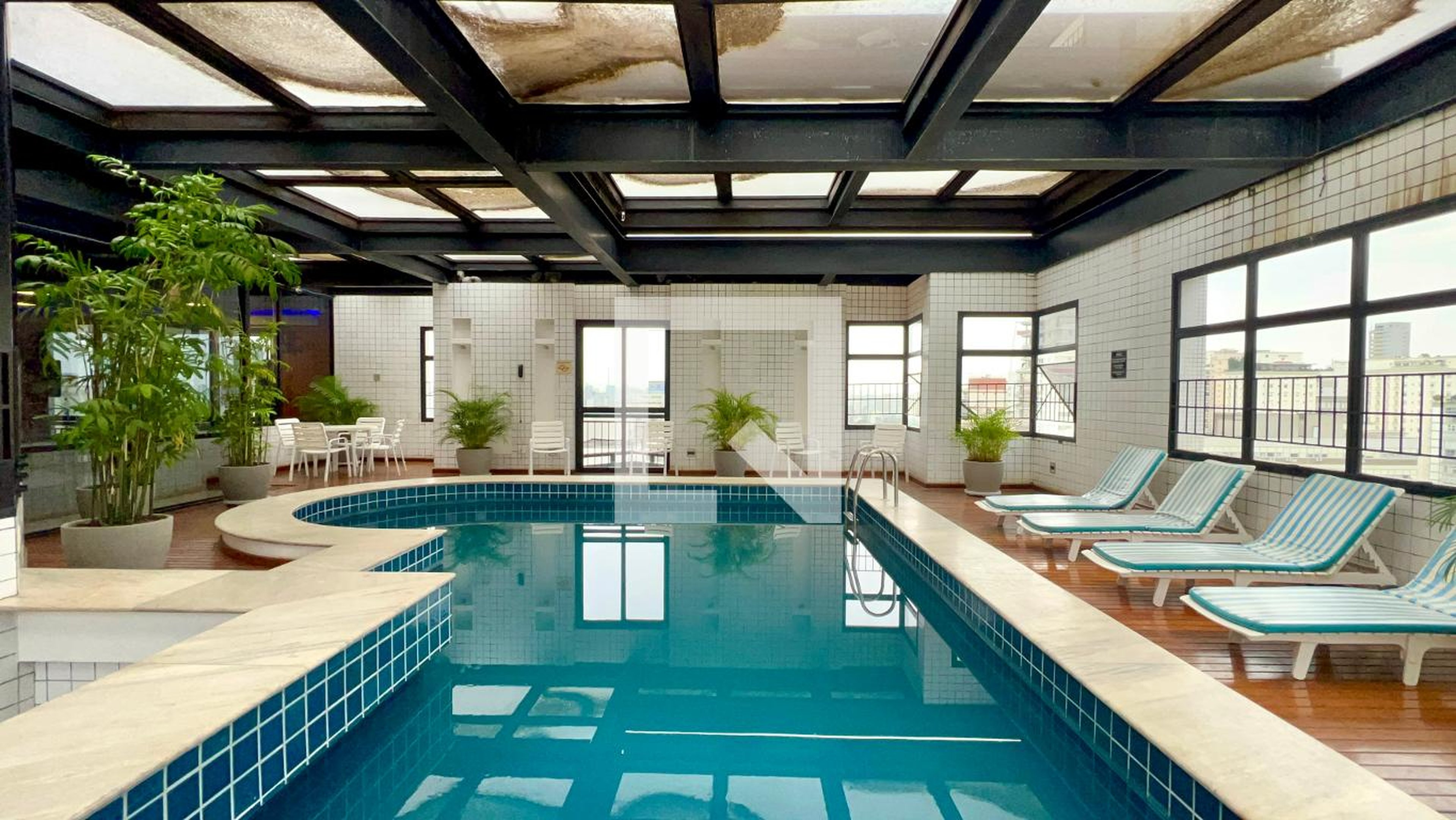 Piscina - Ópera Five Star