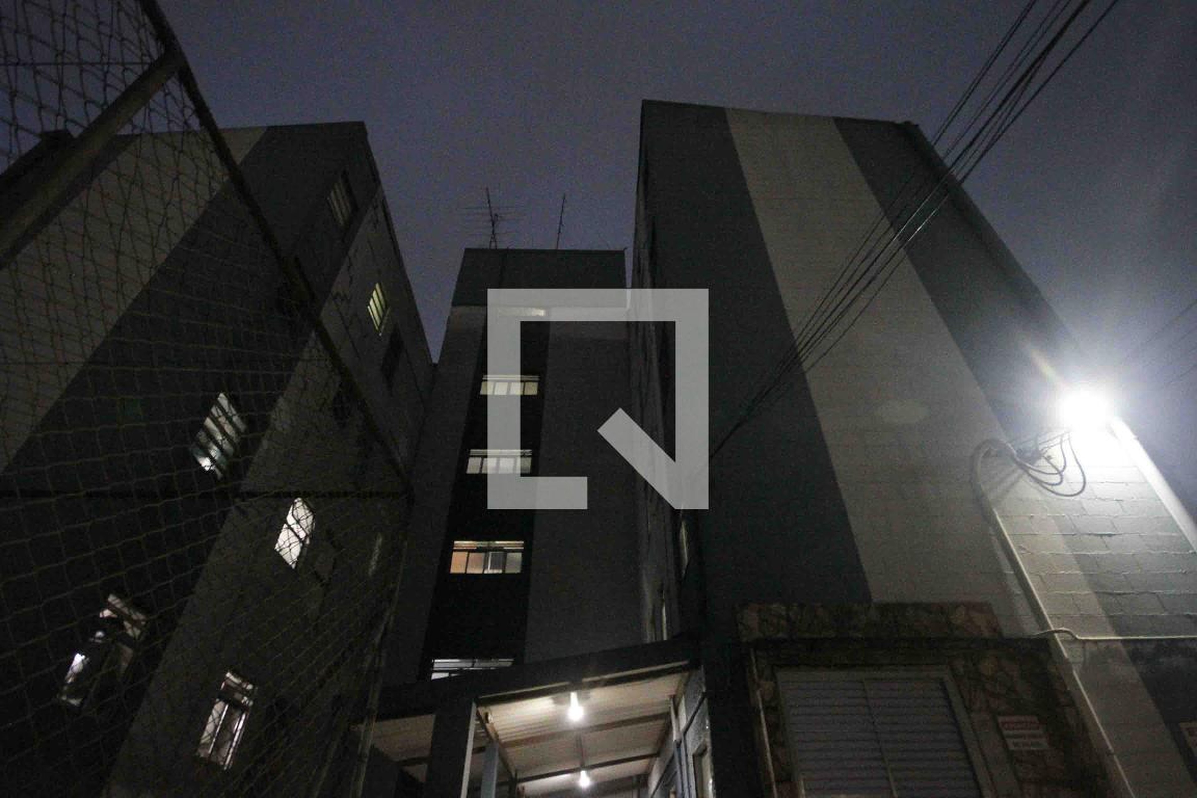 Fachada Condomínio em Rua Esquivel Navarro, 1143