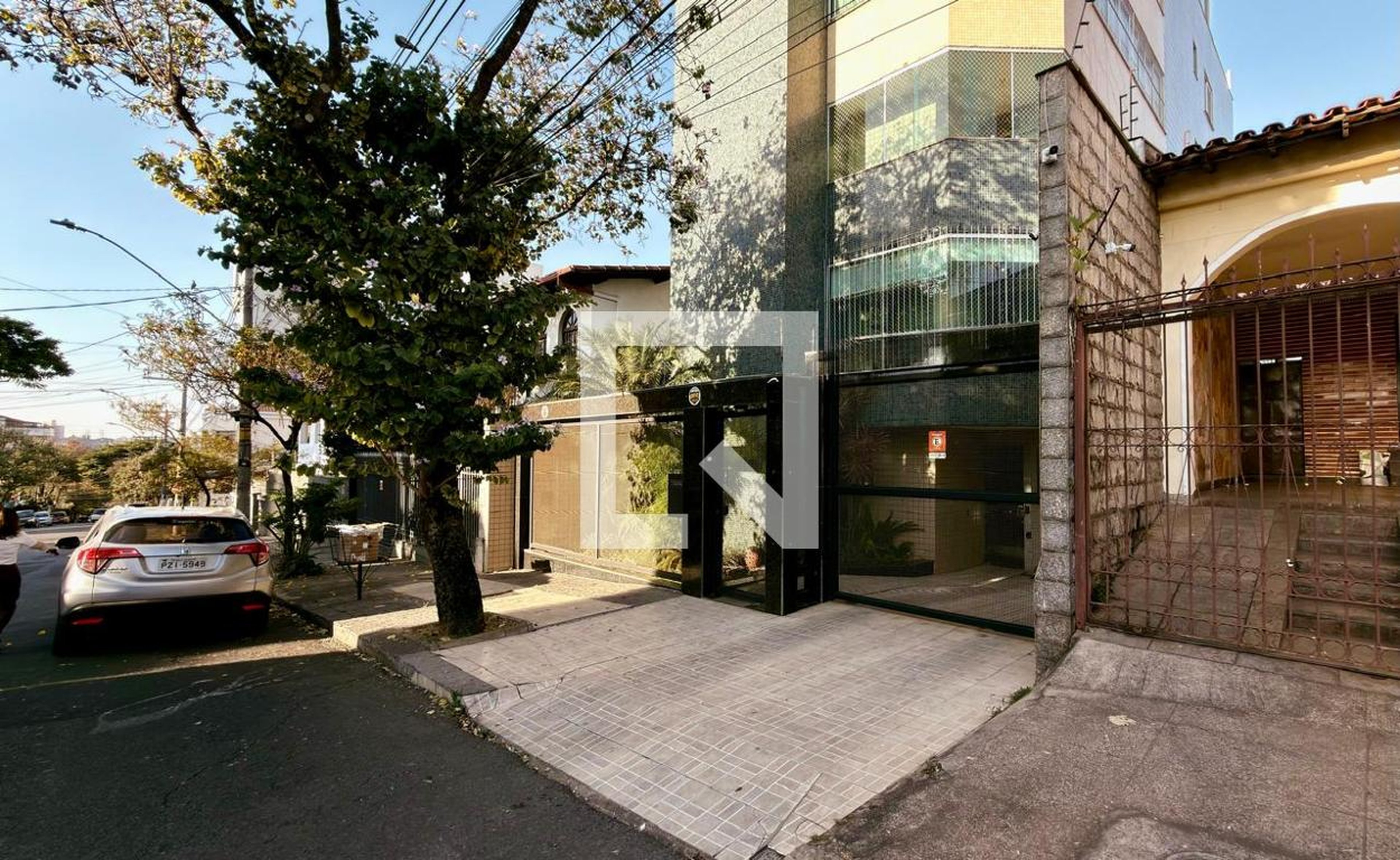 Fachada Condomínio em Rua Turmalina, 389