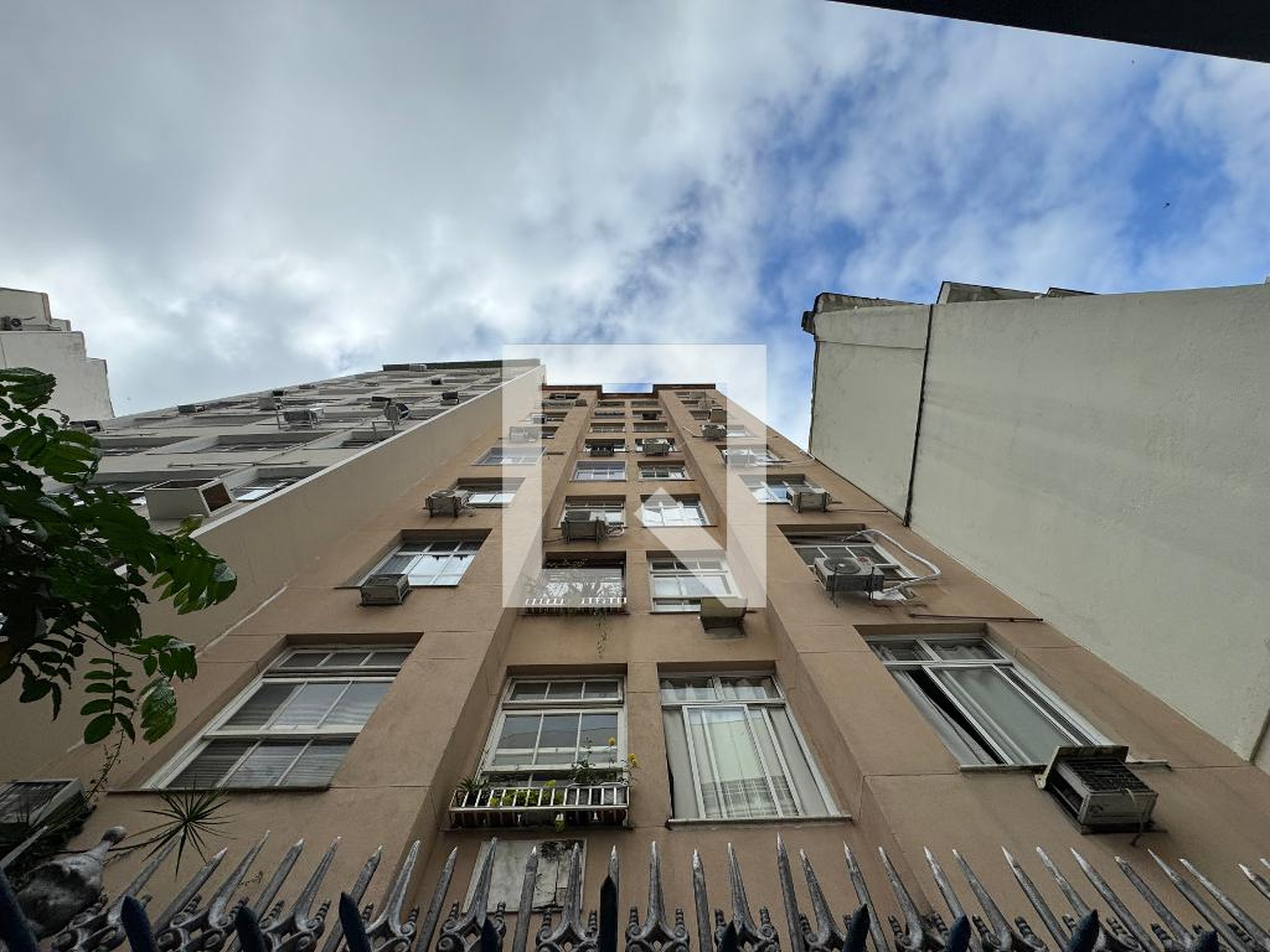 Fachada Condomínio em Rua Benjamin Constant, 82