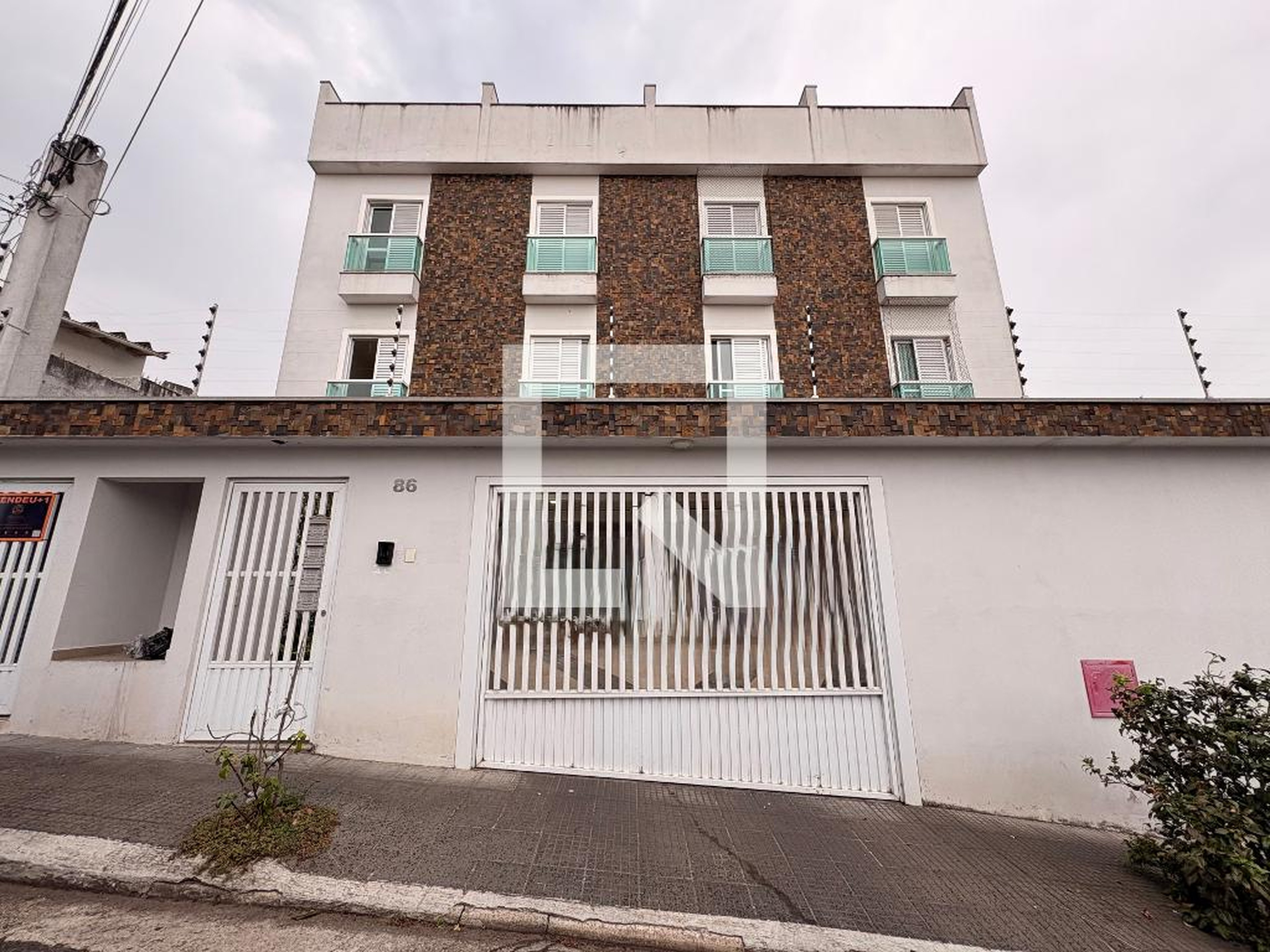 Fachada Condomínio em Rua Haiti, 86