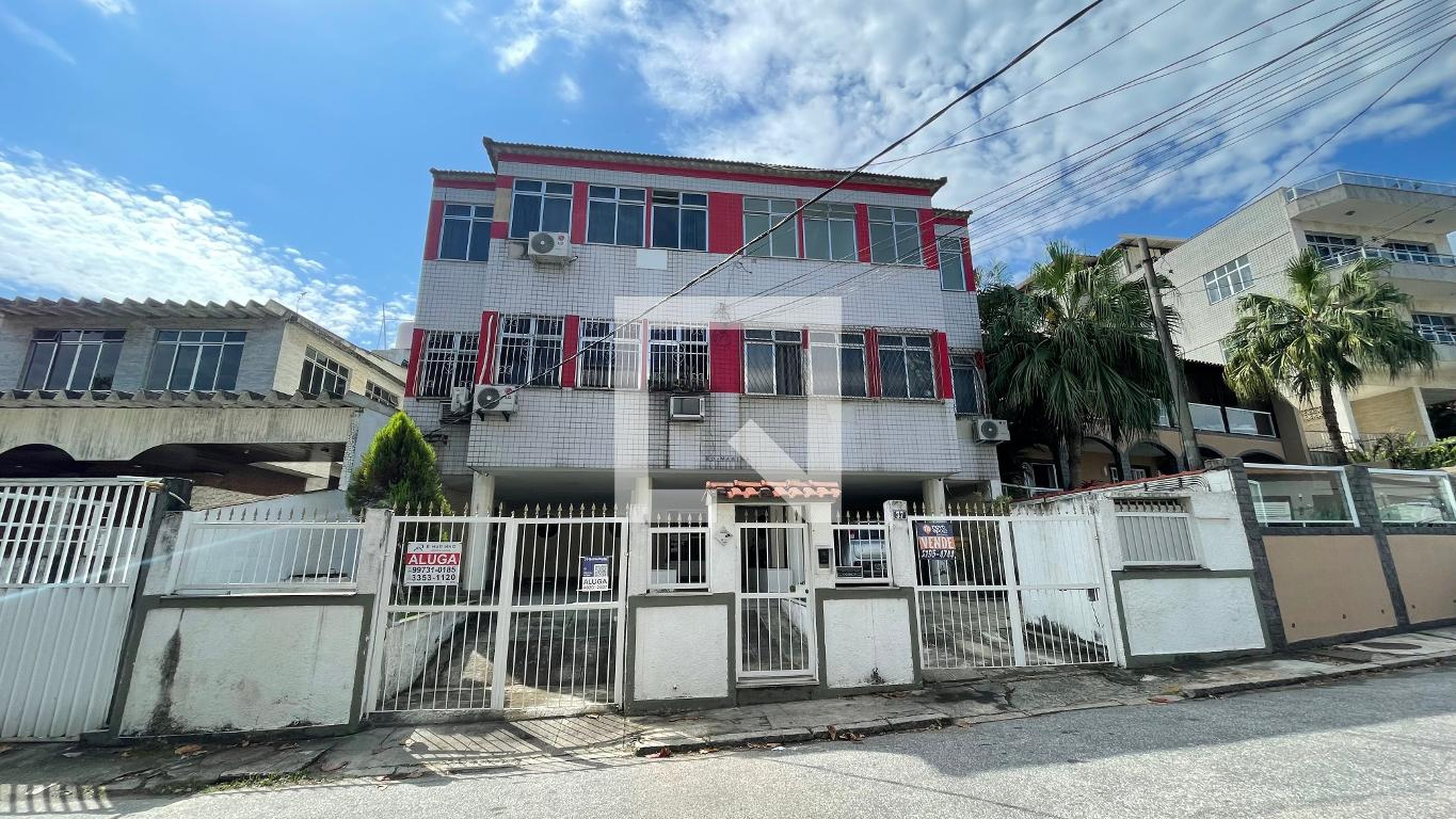 Fachada Condomínio em Rua Dom Emanuel Gomes, 37