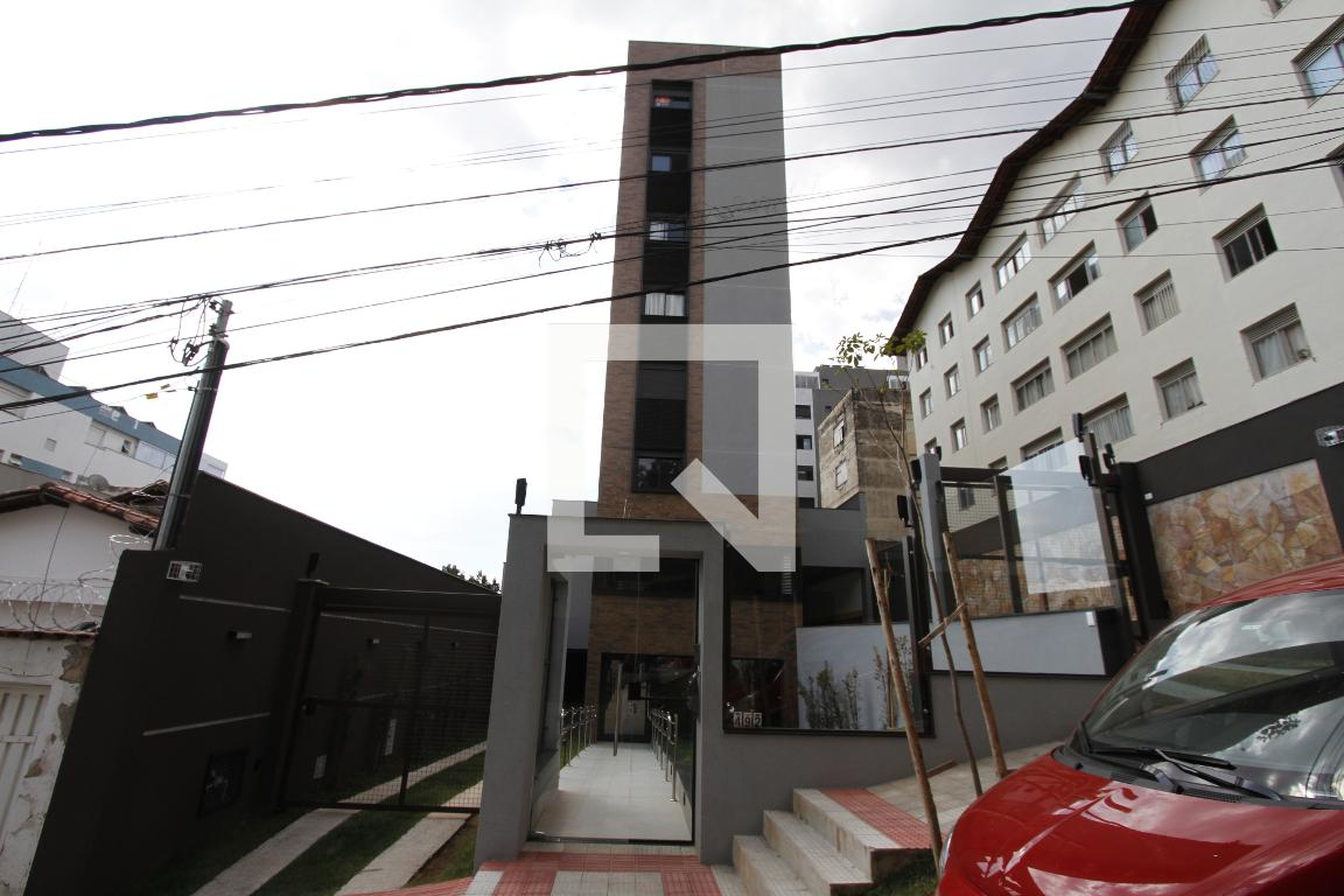 Fachada Condomínio em Rua Américo Macedo, 492