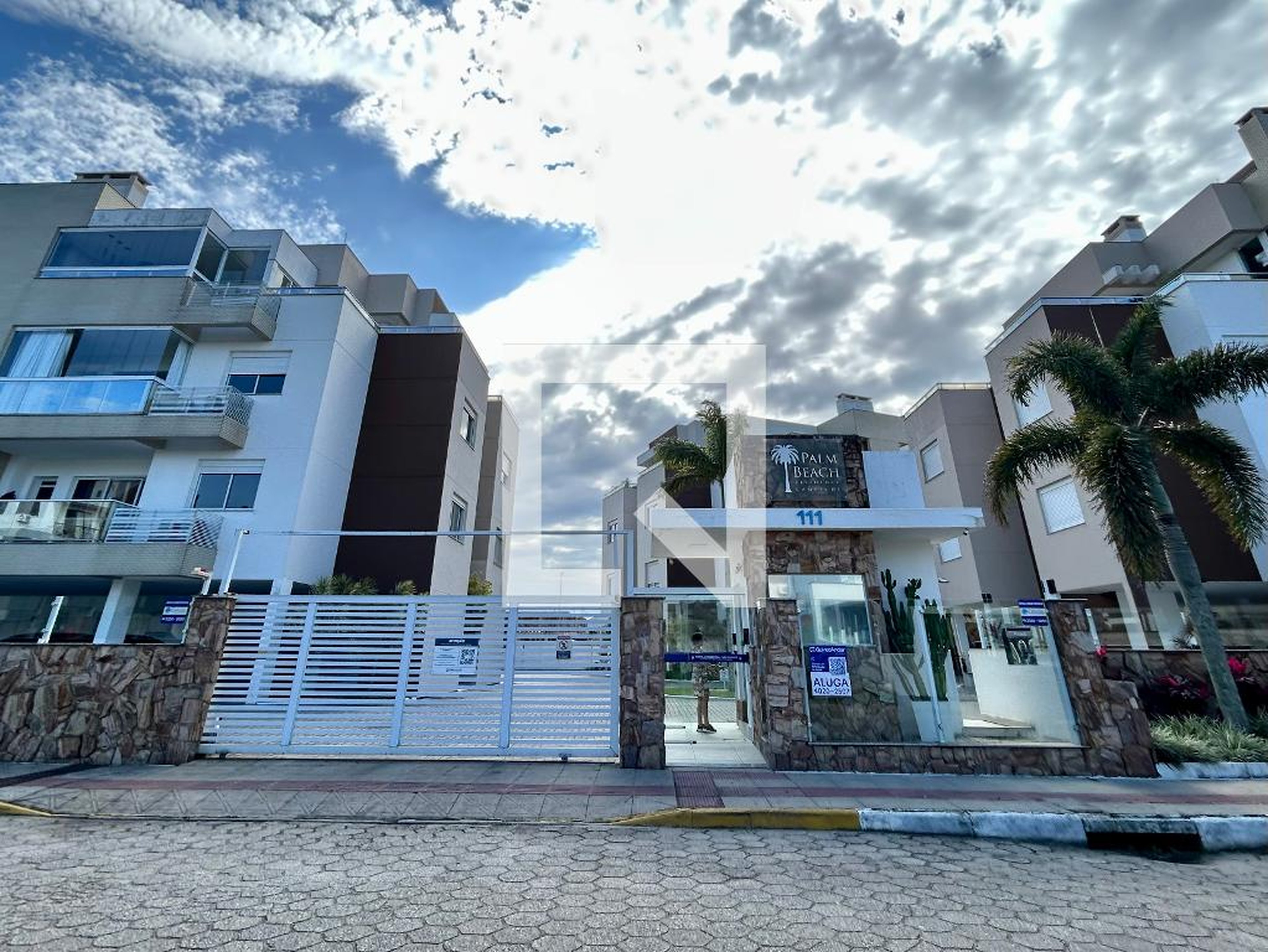 Fachada Condomínio Palm Beach Residence