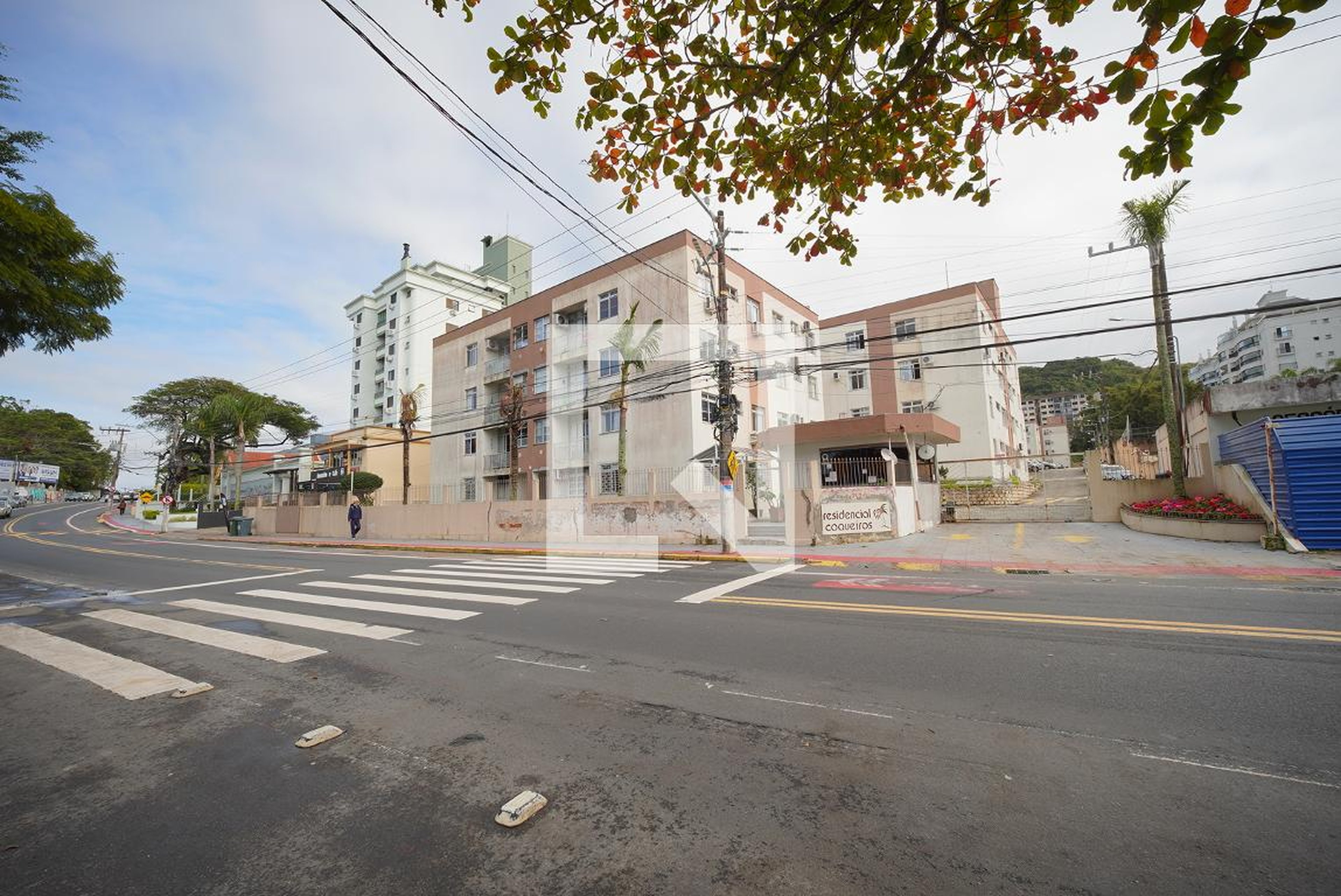 Fachada Condomínio em Rua Professor Bayer Filho, 2034