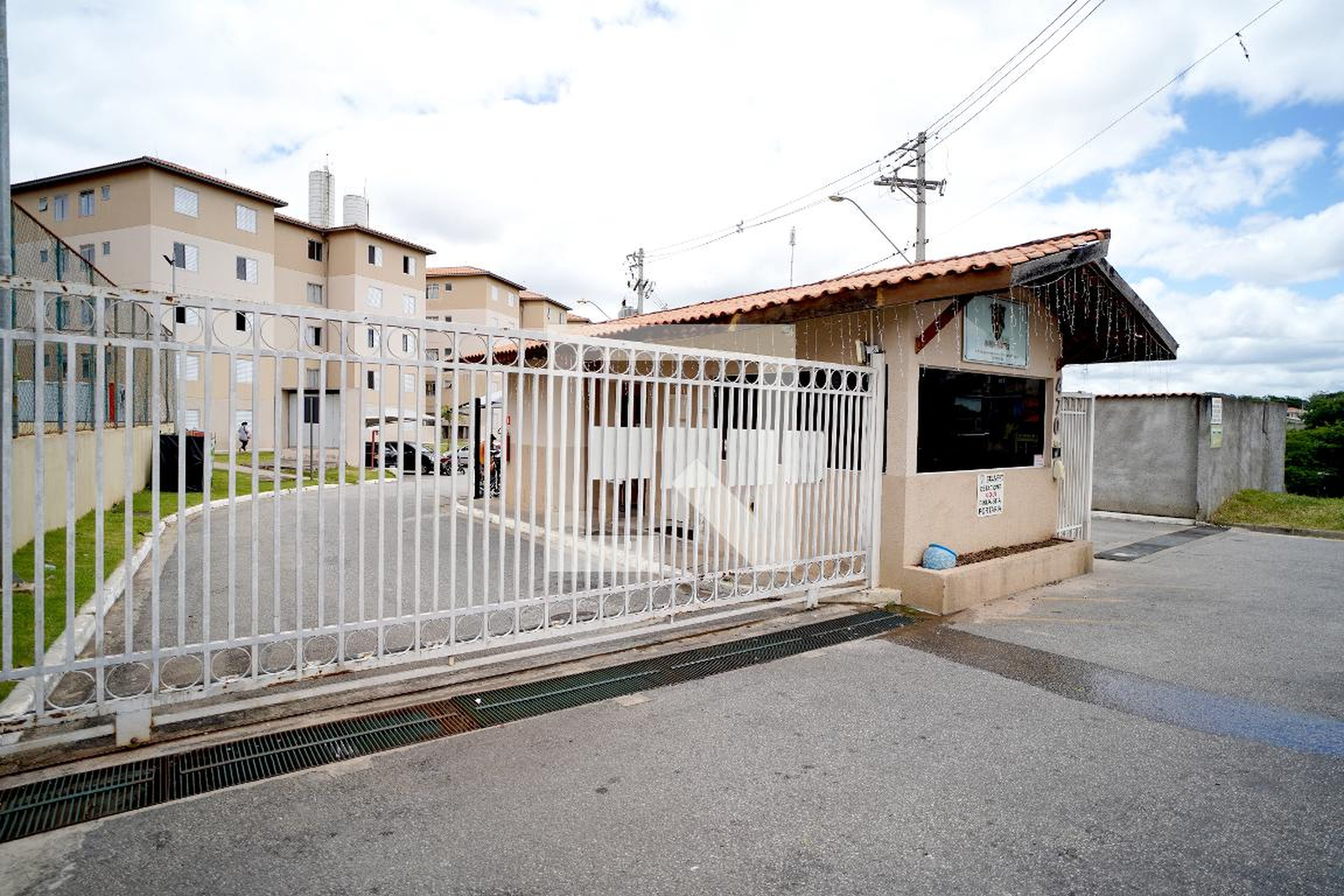 Fachada Condomínio Vila dos Bandeirantes