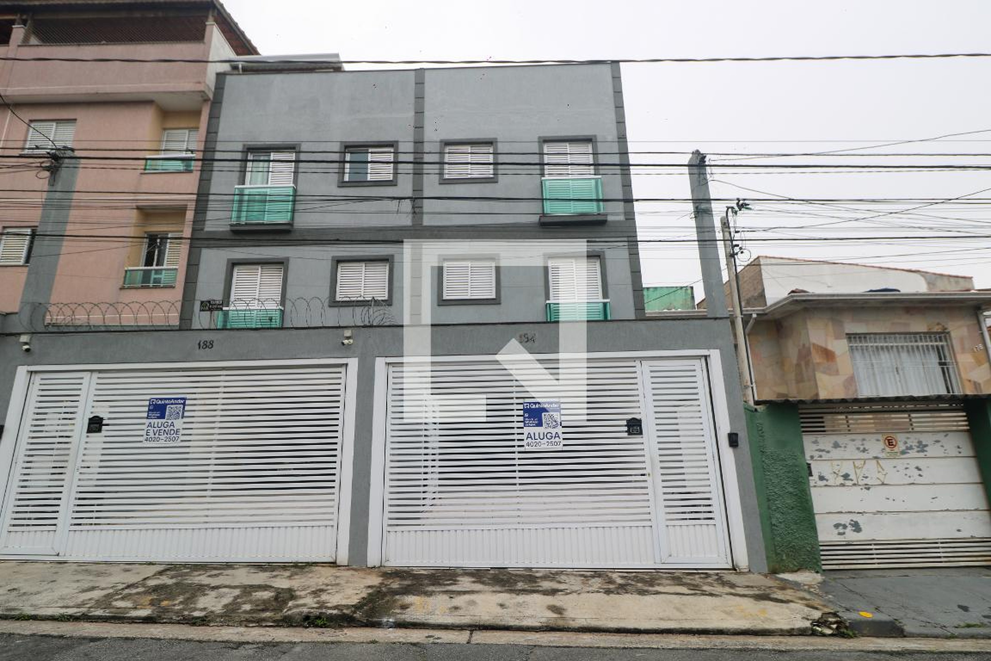 Fachada Condomínio em Rua Andirá, 184