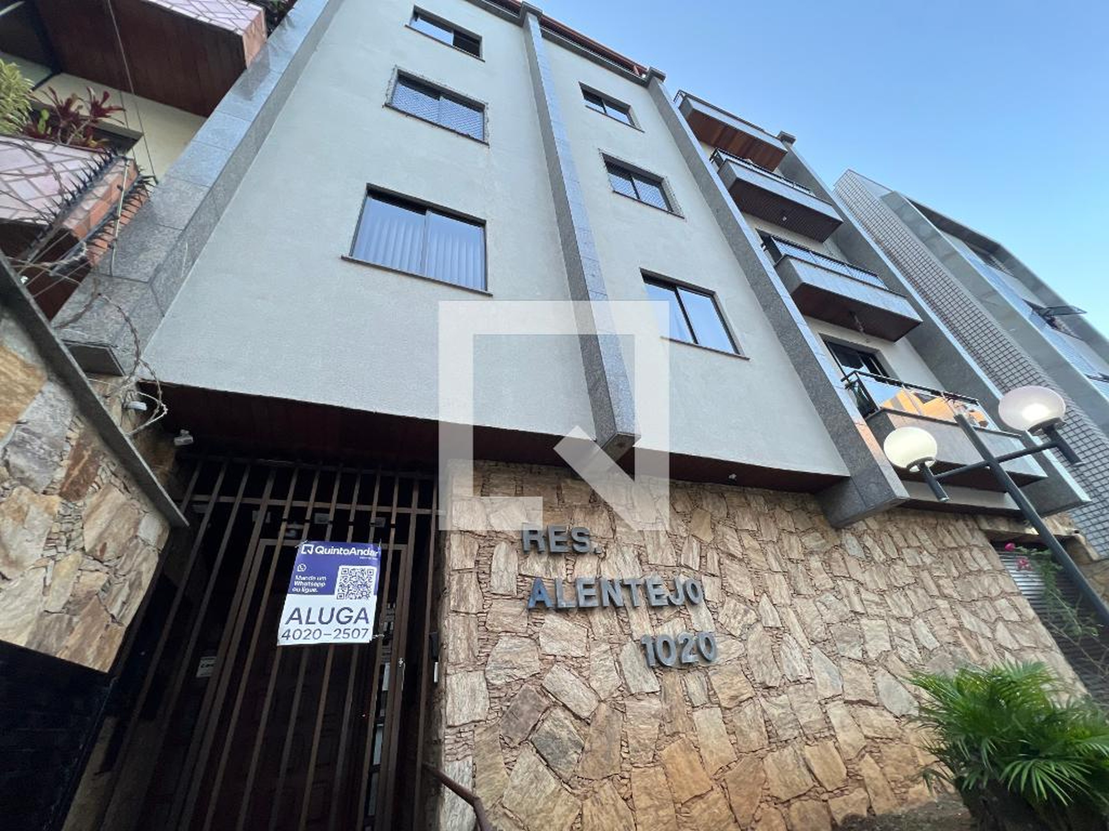 Fachada do Prédio Condomínio em Ladeira Alexandre Leonel, 1020