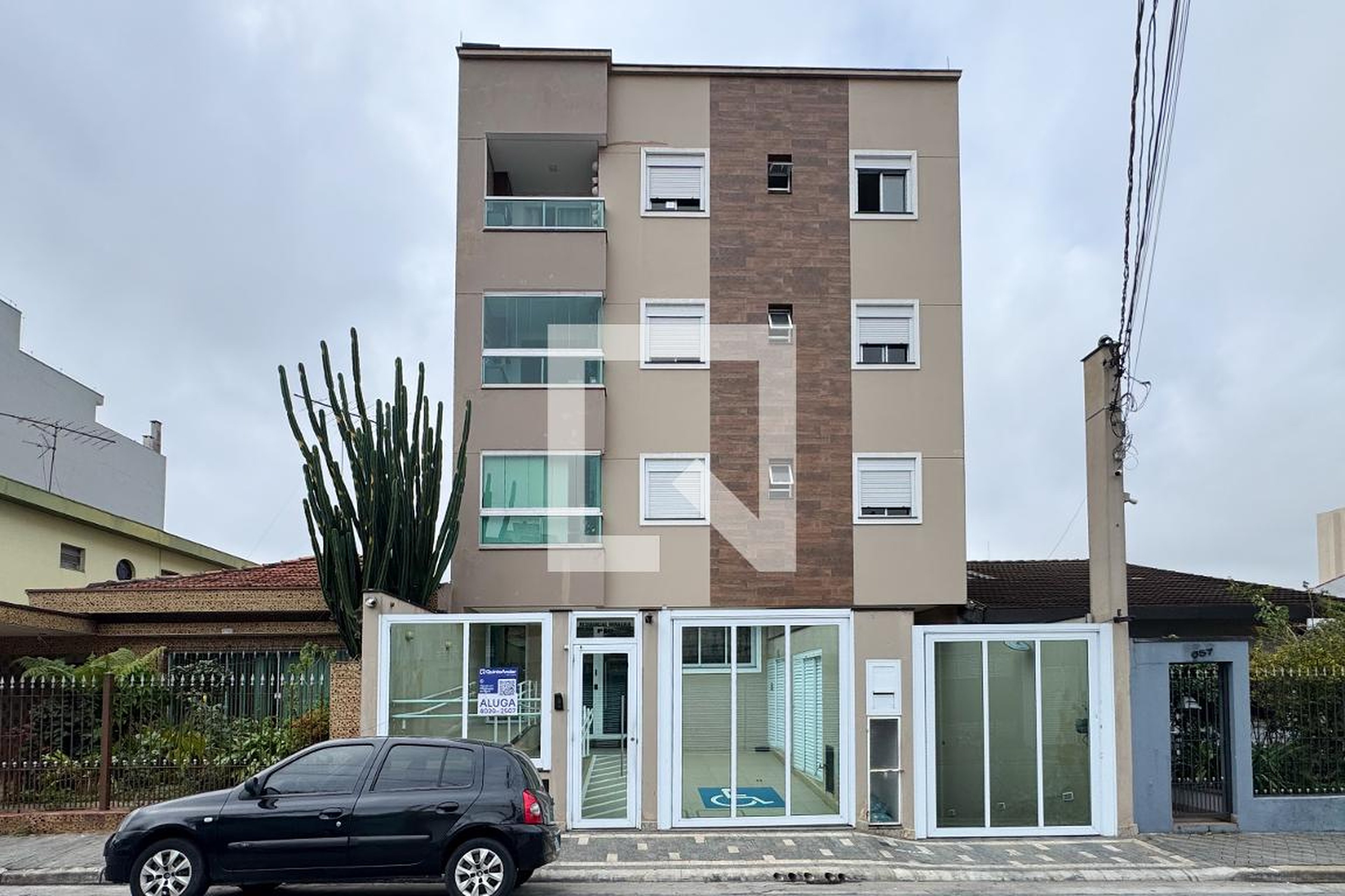 Fachada Condomínio em Rua Miragaia, 647