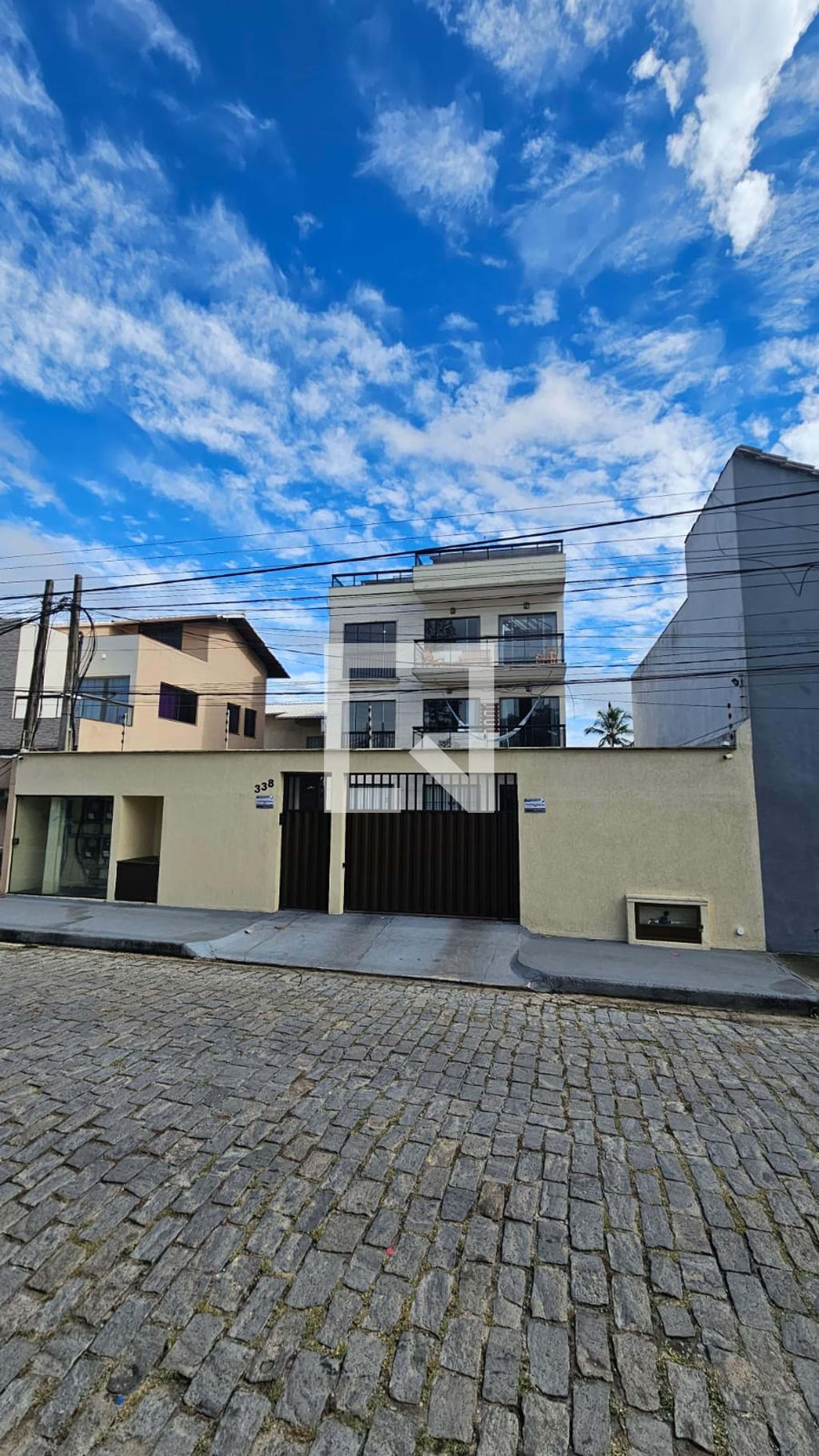 Fachada Condomínio em Rua Alexon Corrêa da Silva, 338