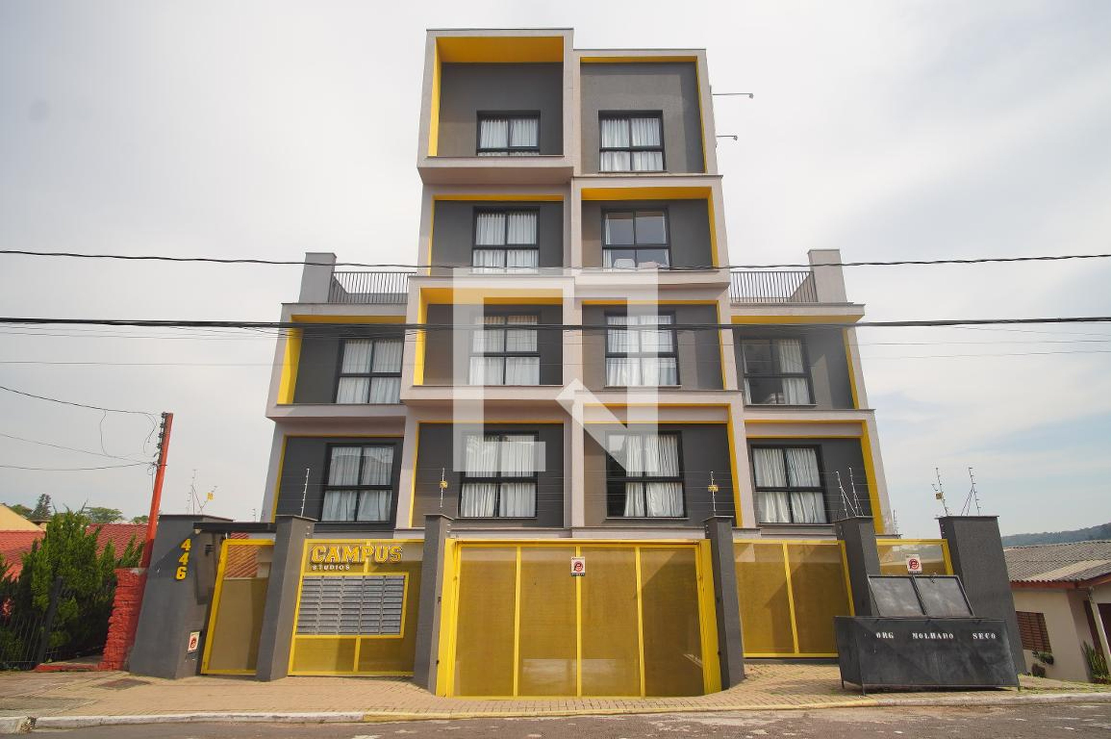 Fachada Condomínio em Rua Arlíndo Pasqualini, 446