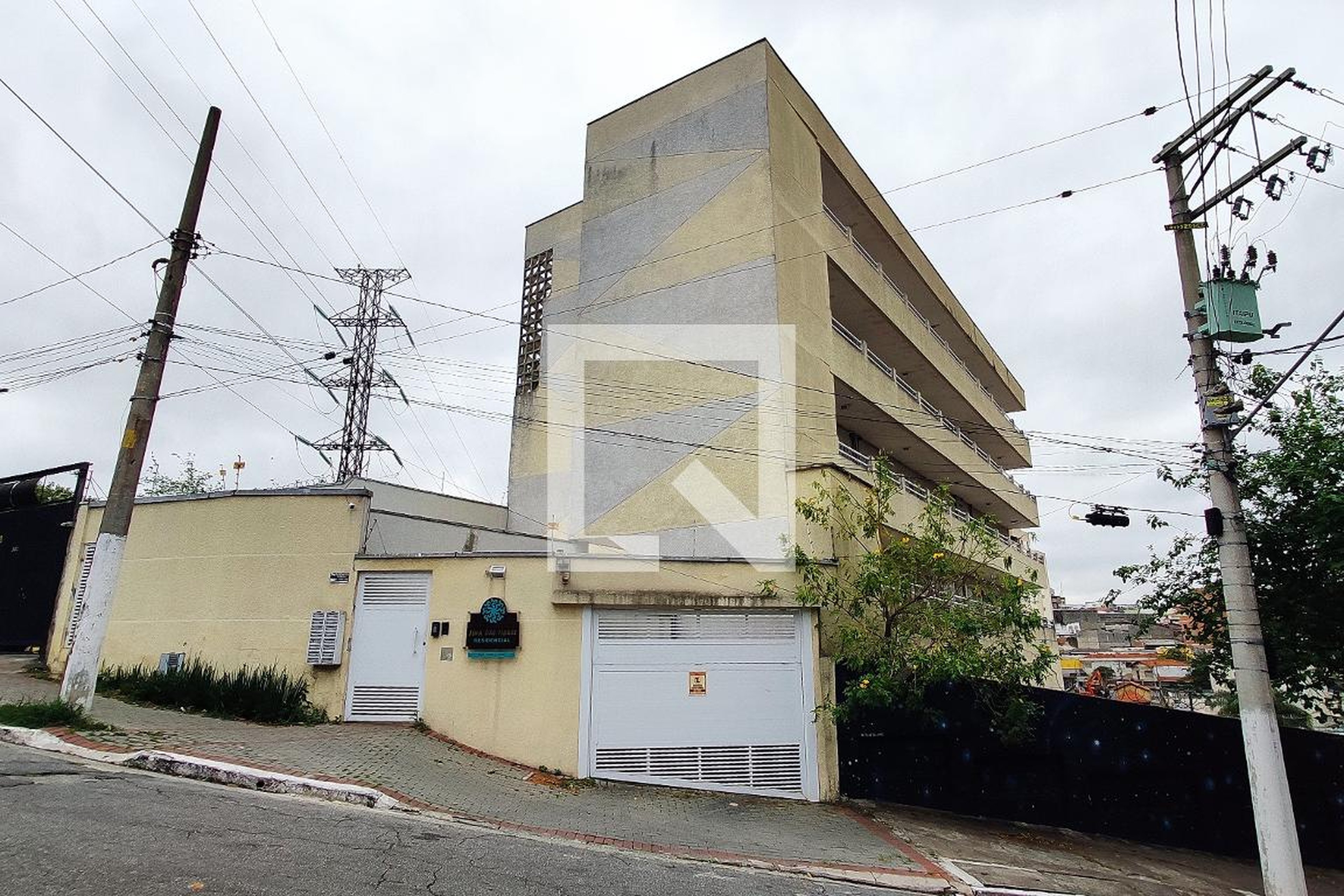 Fachada Condomínio em Rua Alambari, 37