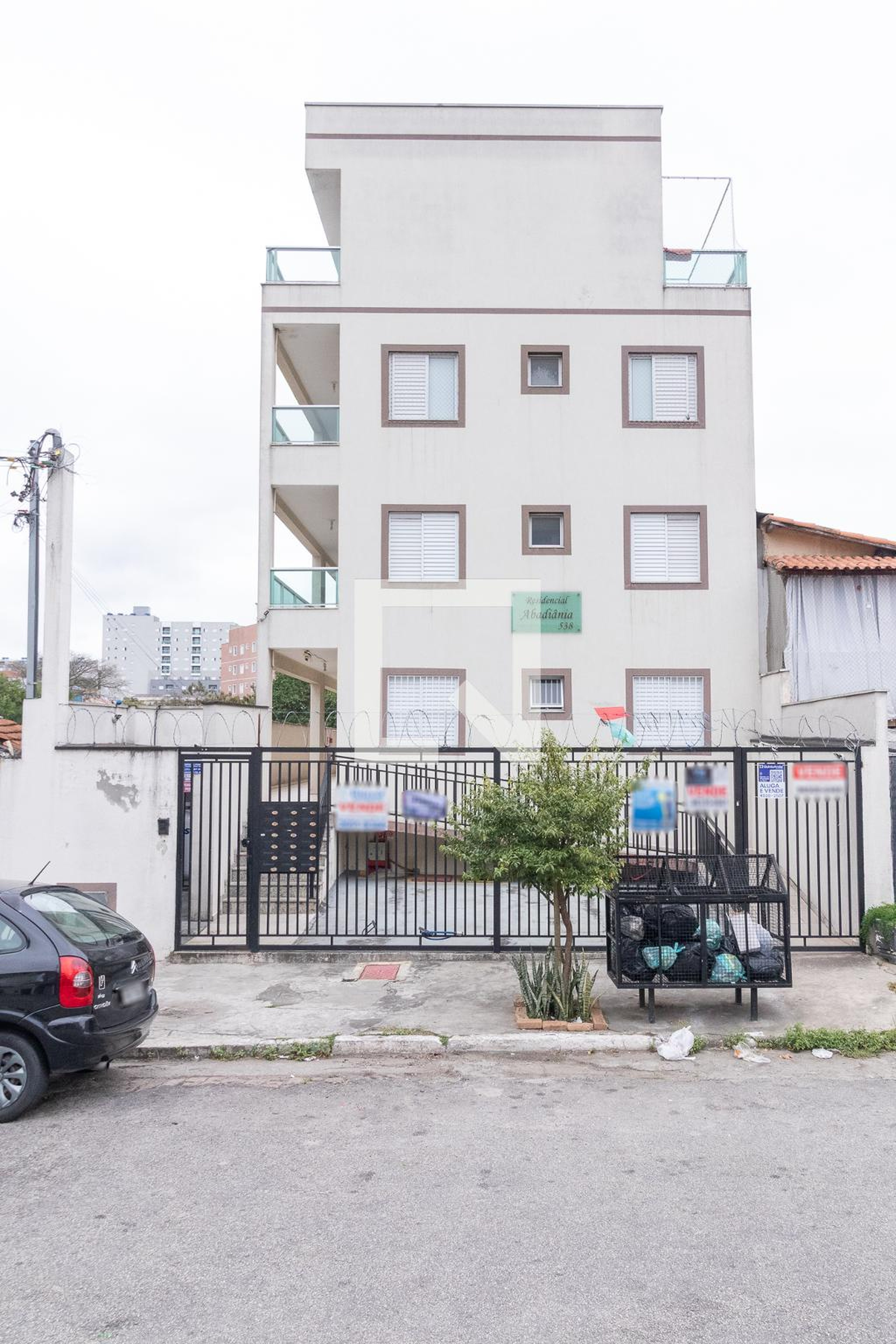 Fachada Edifício Abadiania