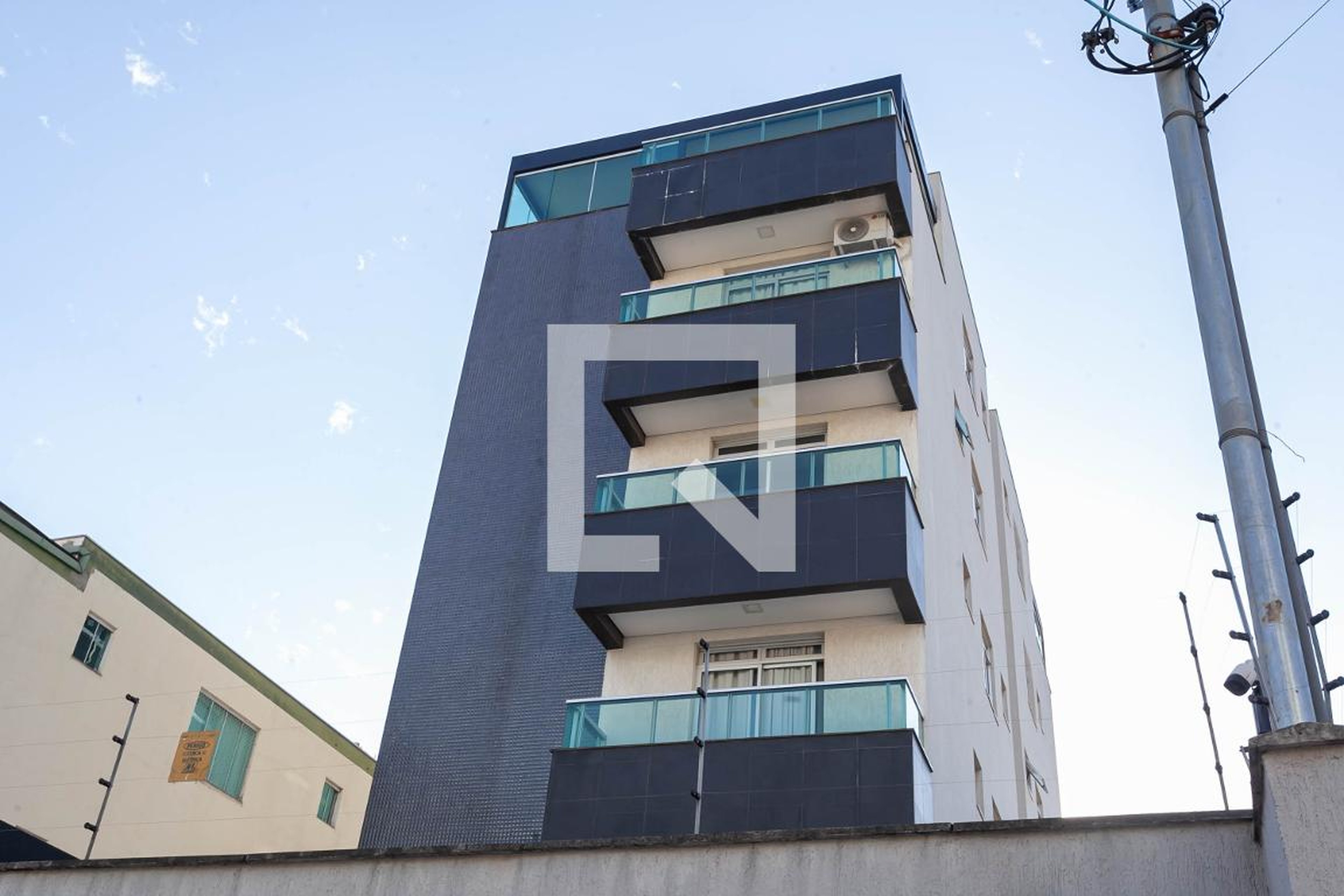 Fachada Condomínio em Rua Jandira Chaves Diniz, 98