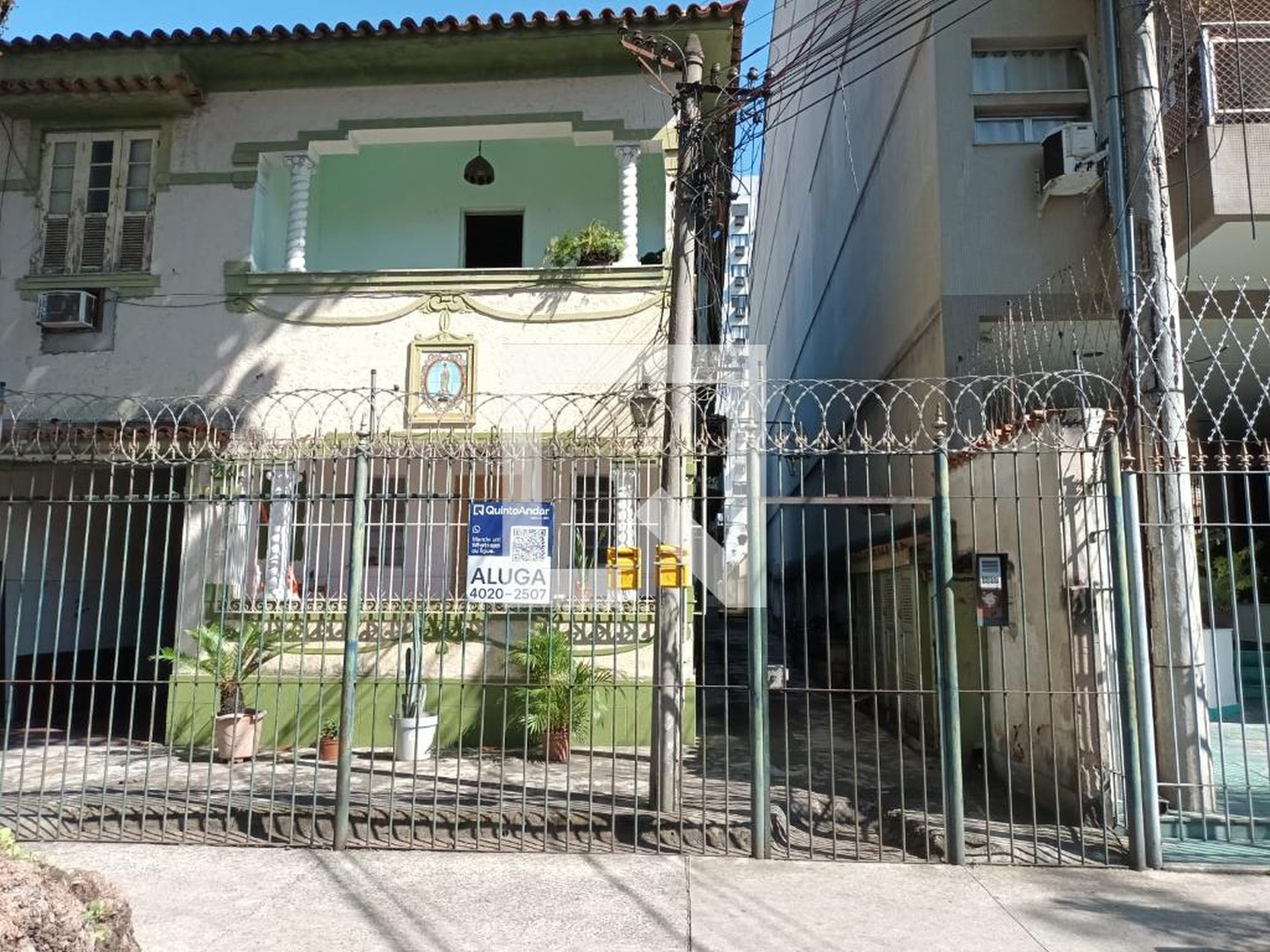 Fachada Condomínio em Rua Álvares Cabral, 513