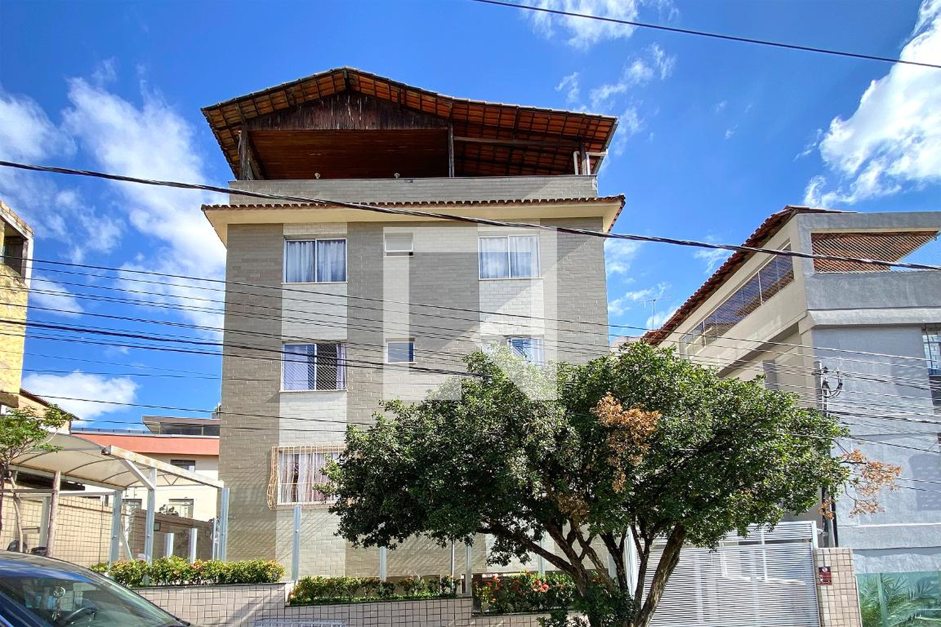 Fachada Condomínio em Rua Benjamim Moss, 254