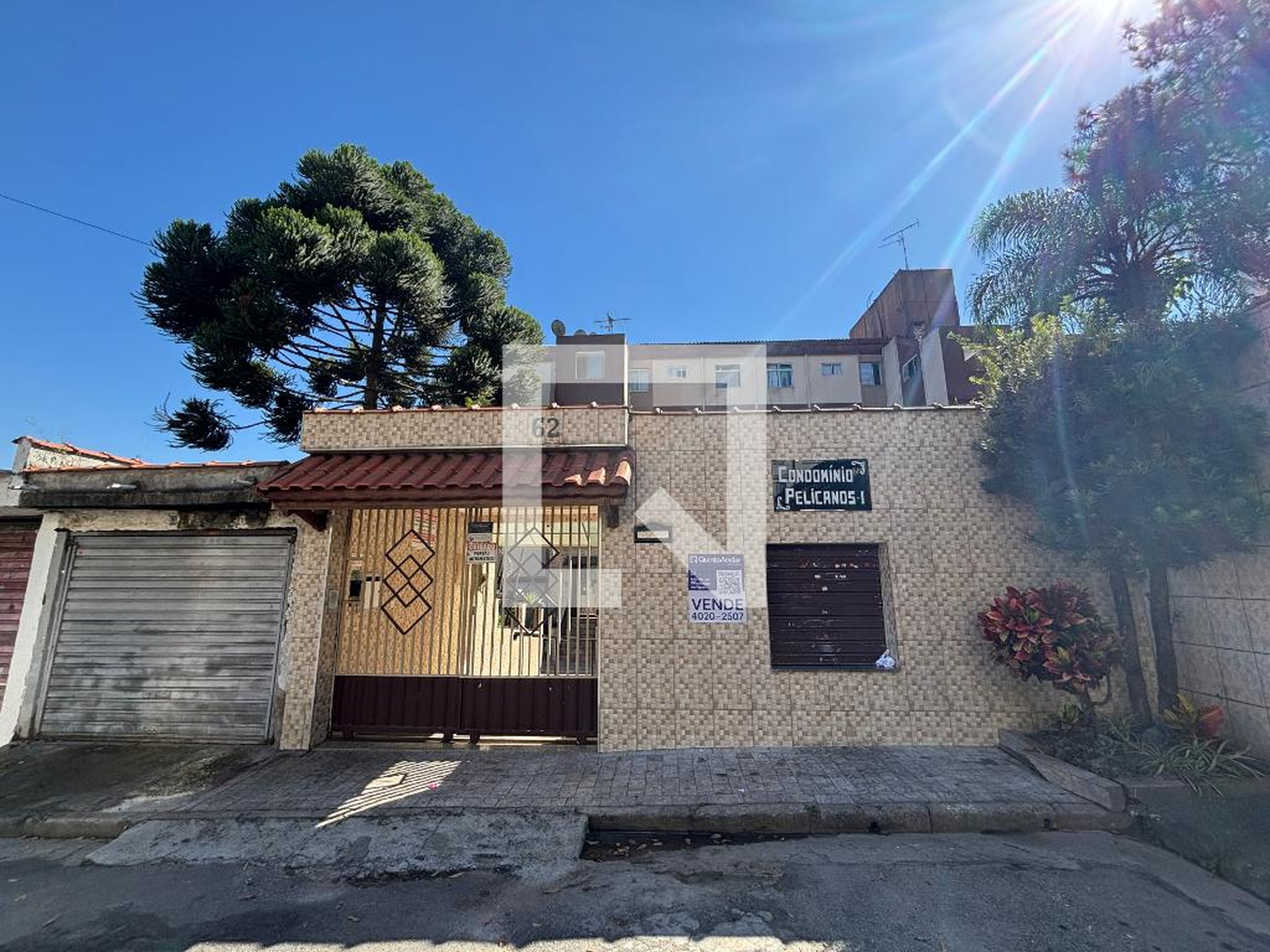 Fachada Condomínio em Rua Folhas Caidas, 62