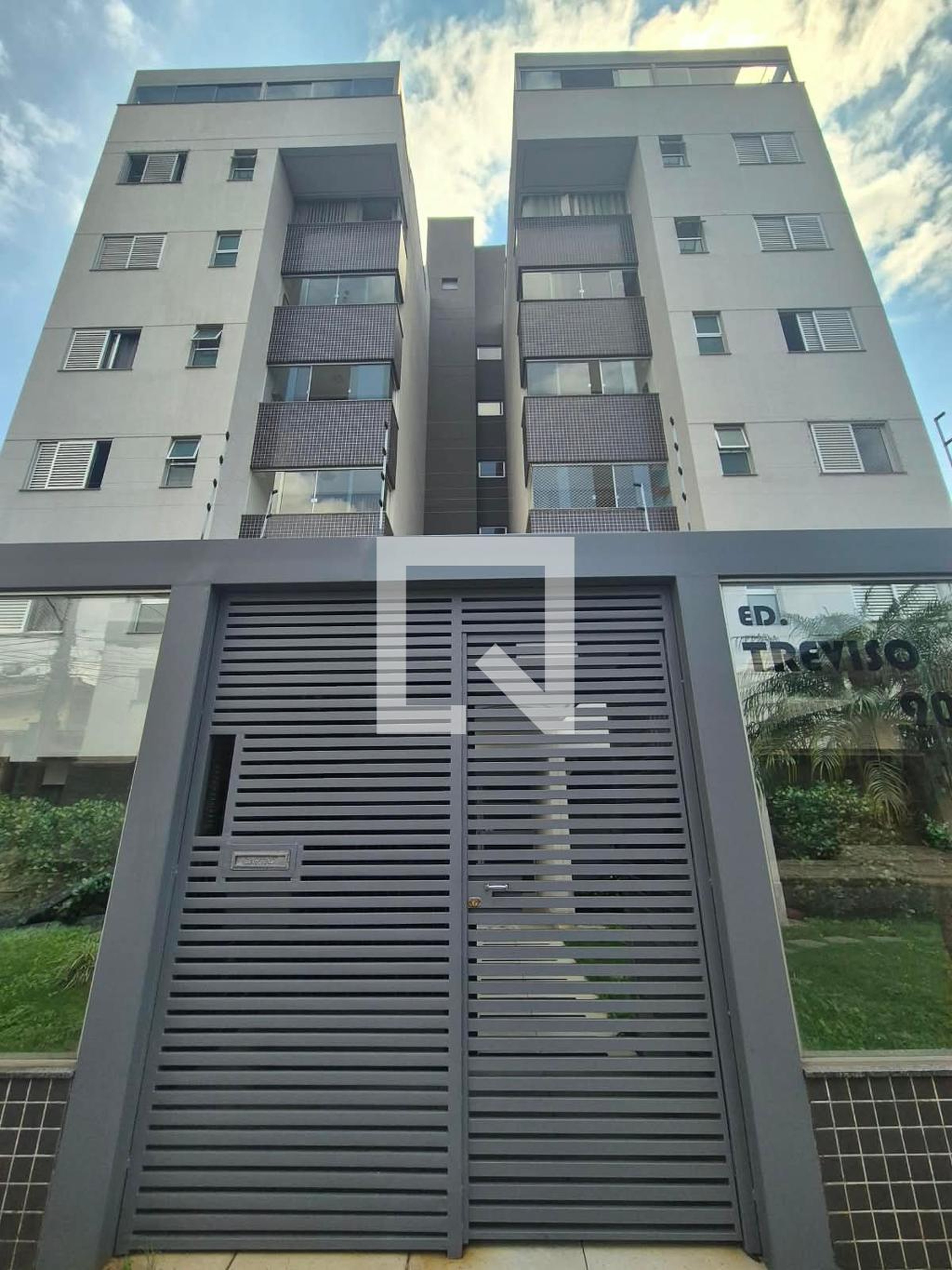 Fachada Condomínio em Rua Honório Bicalho, 901