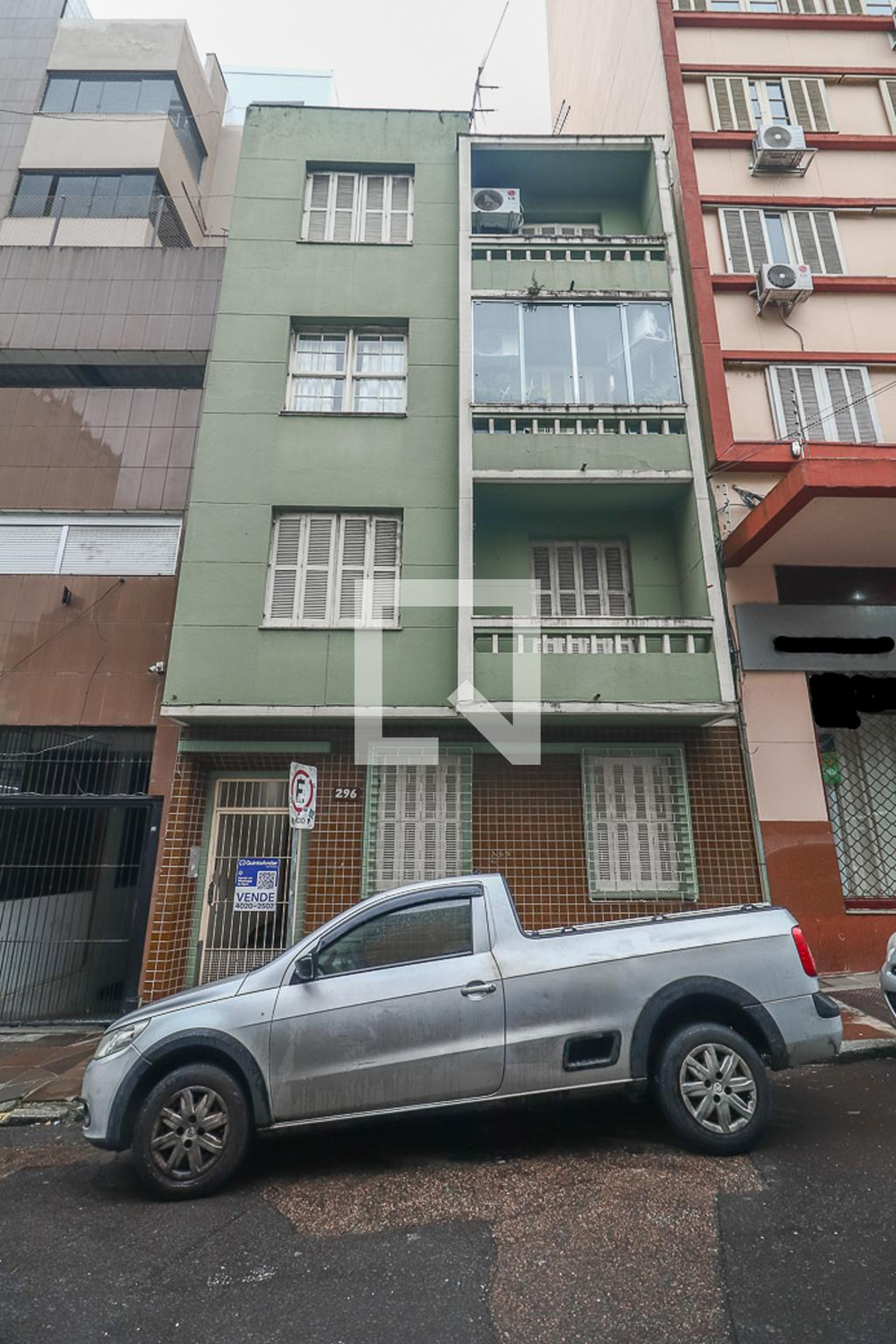 Fachada Condomínio em Rua Riachuelo, 296