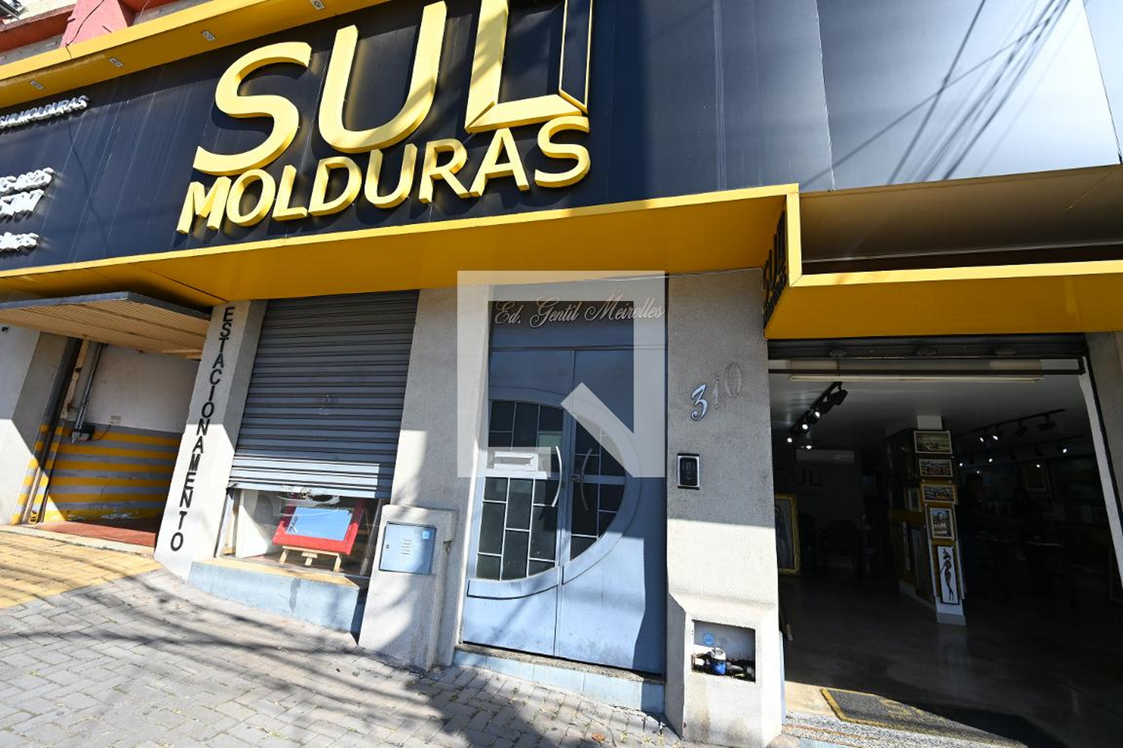 Fachada Condomínio em Rua 94, 310
