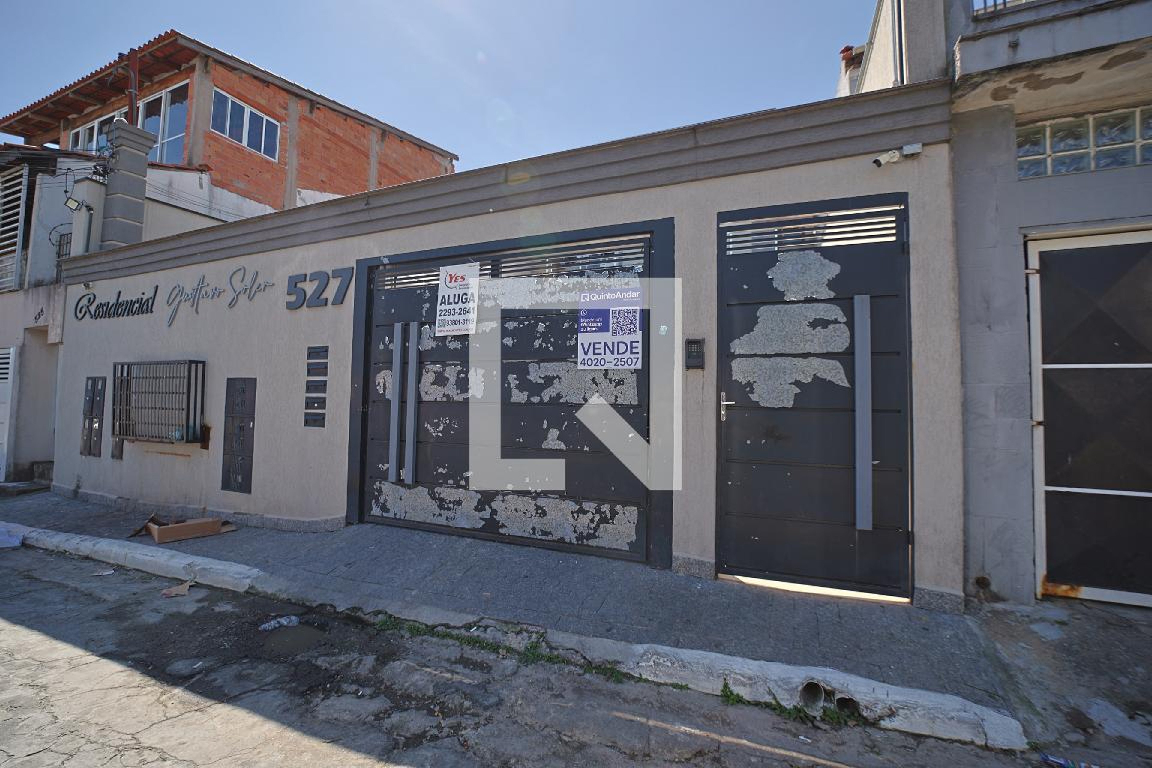 Fachada Condomínio em Rua Francisco Antônio Miranda, 527