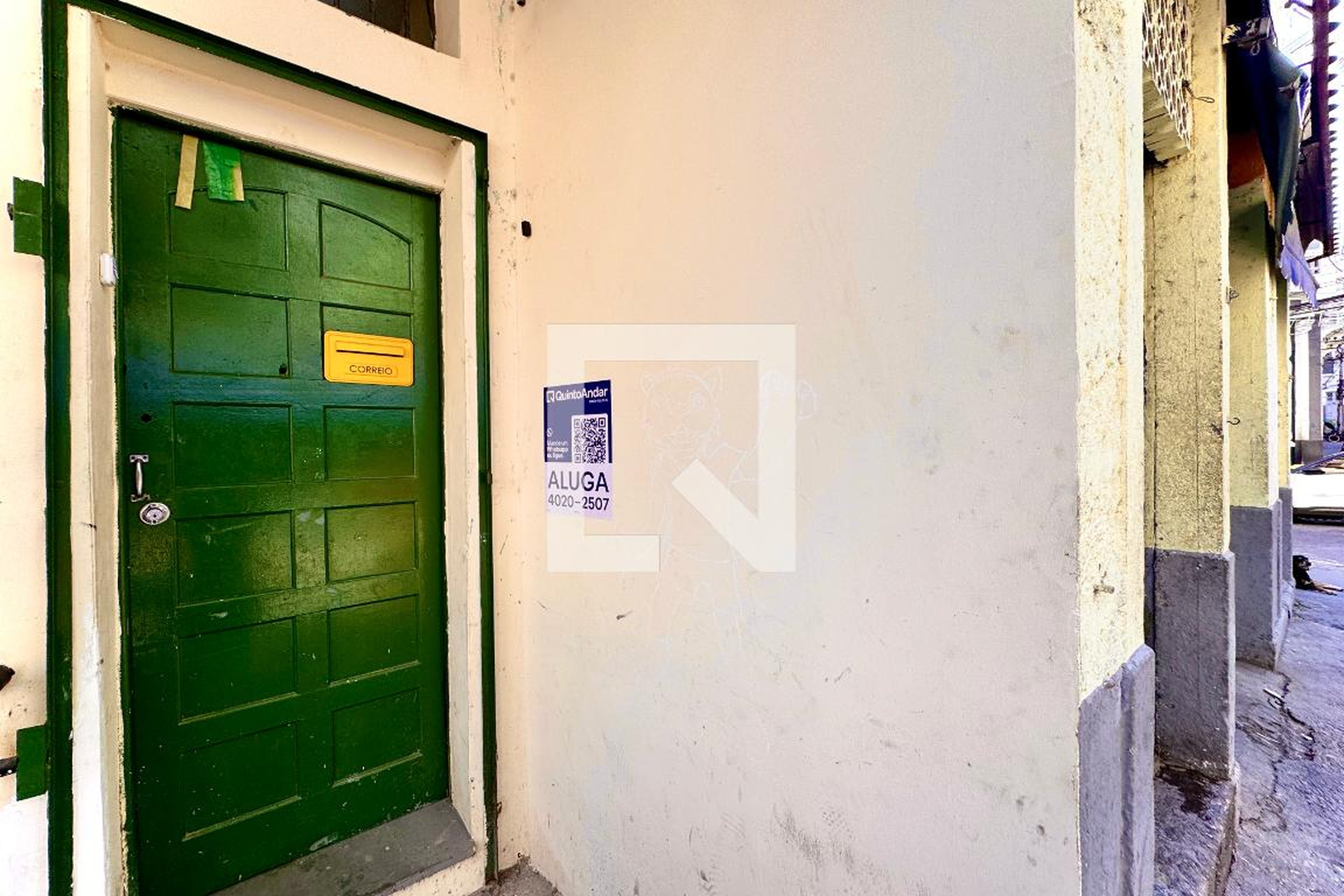 Fachada Condomínio em Rua Alexandre Mackenzie, 117