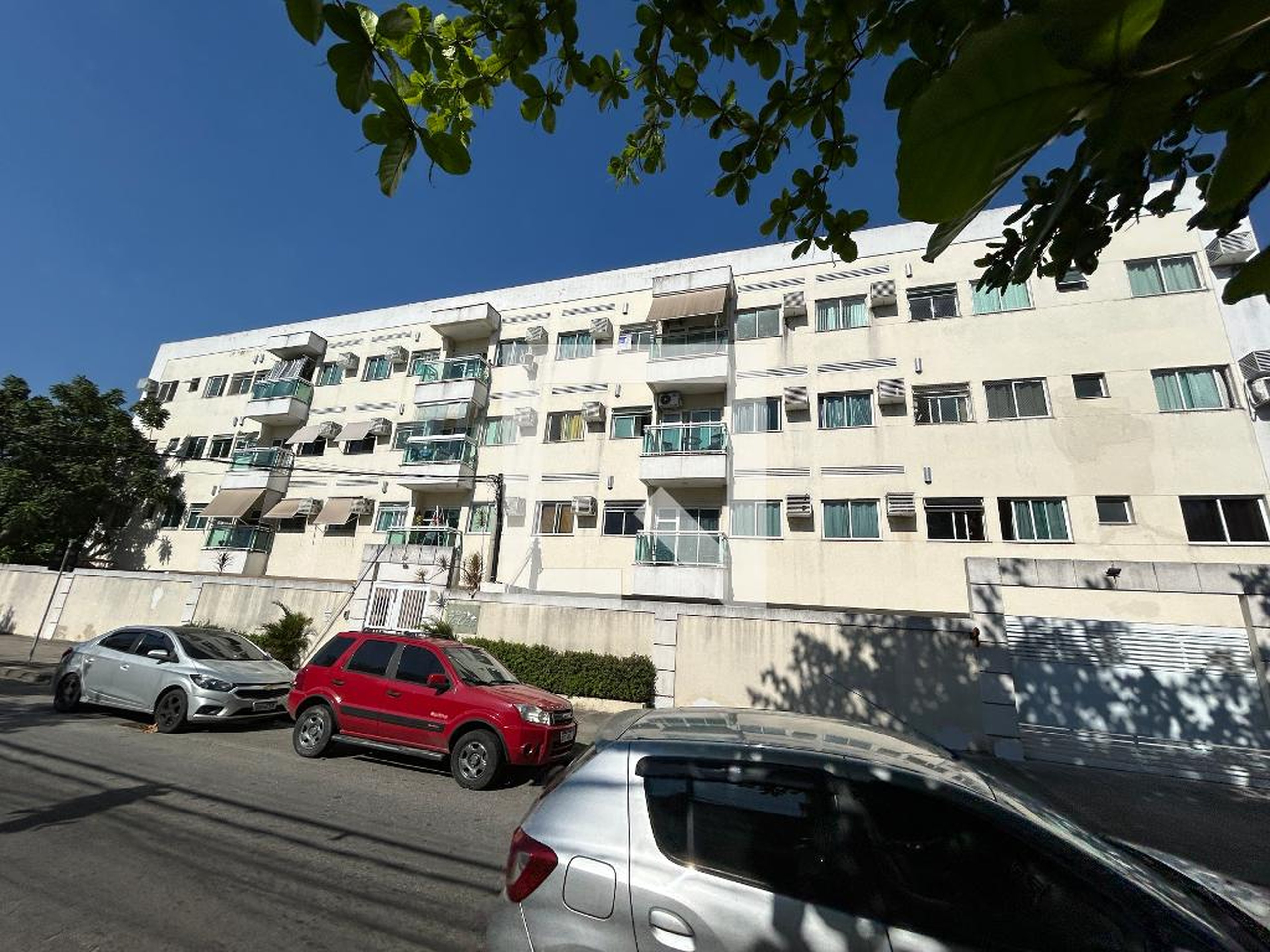 Fachada Condomínio em Rua Ana Teles, 670
