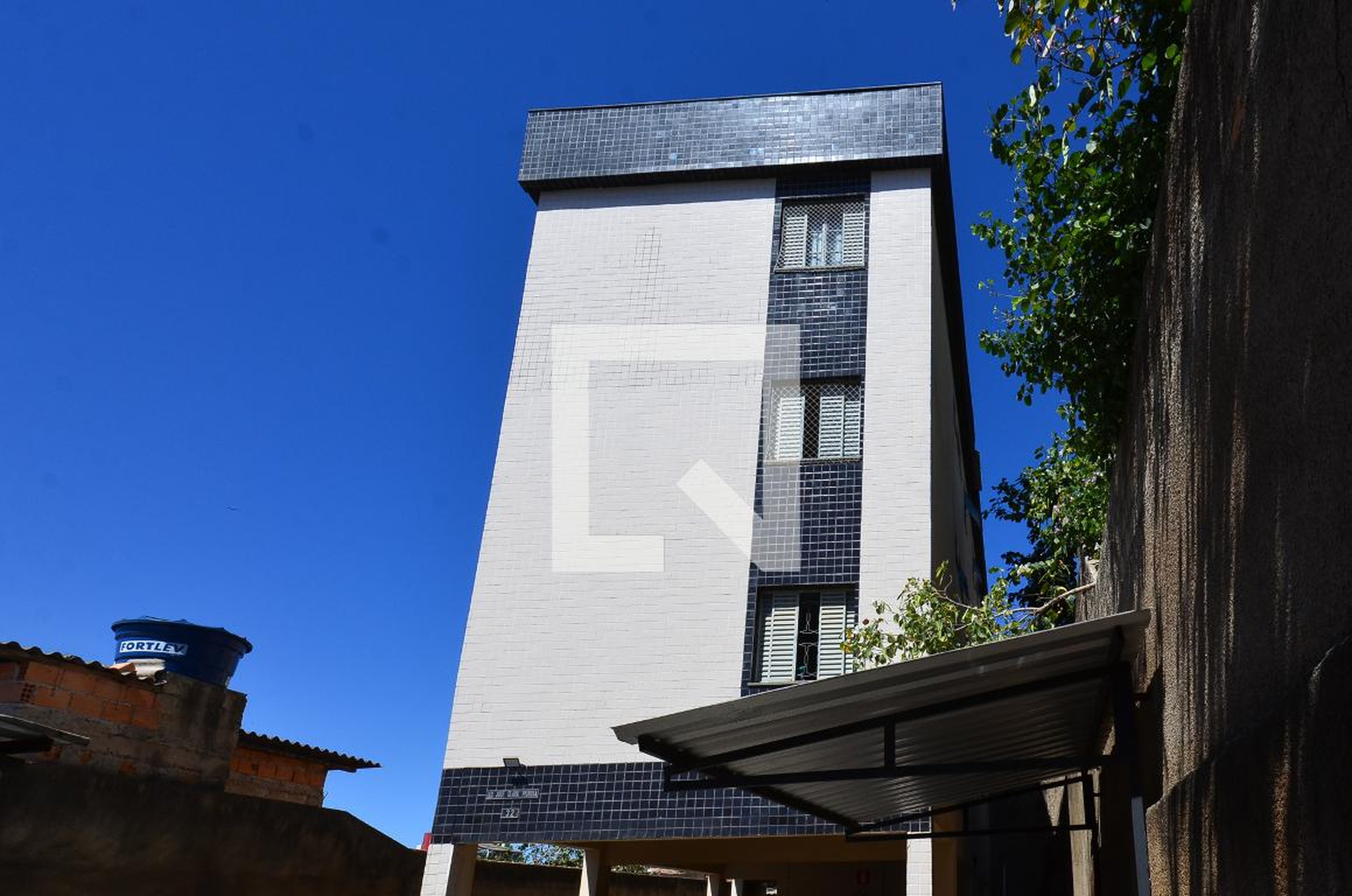 Fachada Condomínio em Rua Saí, 32