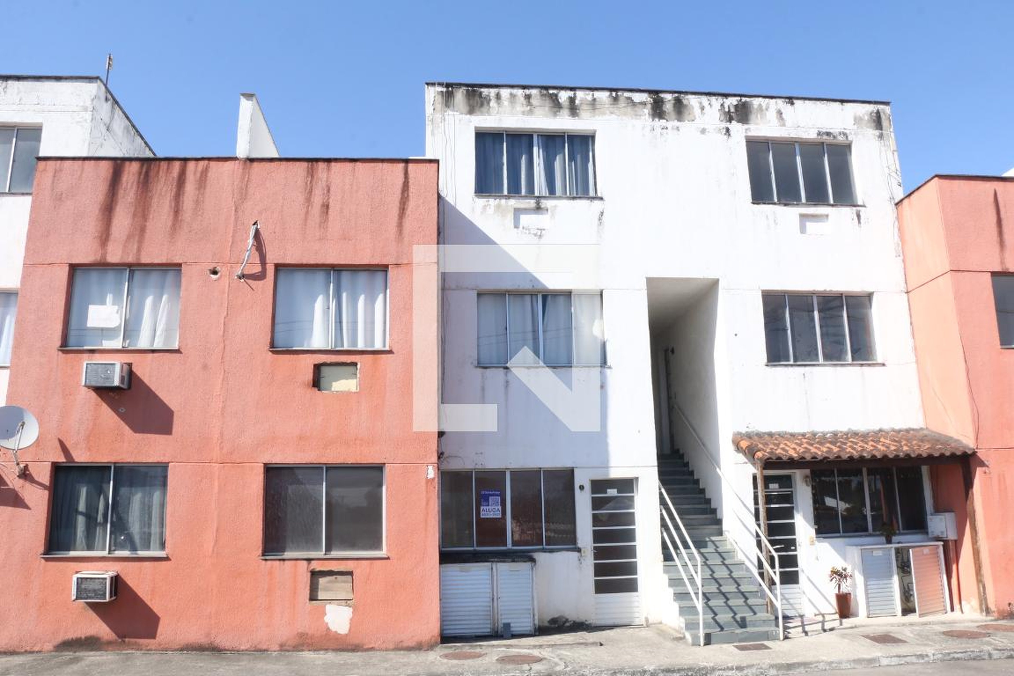Fachada Condomínio em Rua Caminho Existente, 160