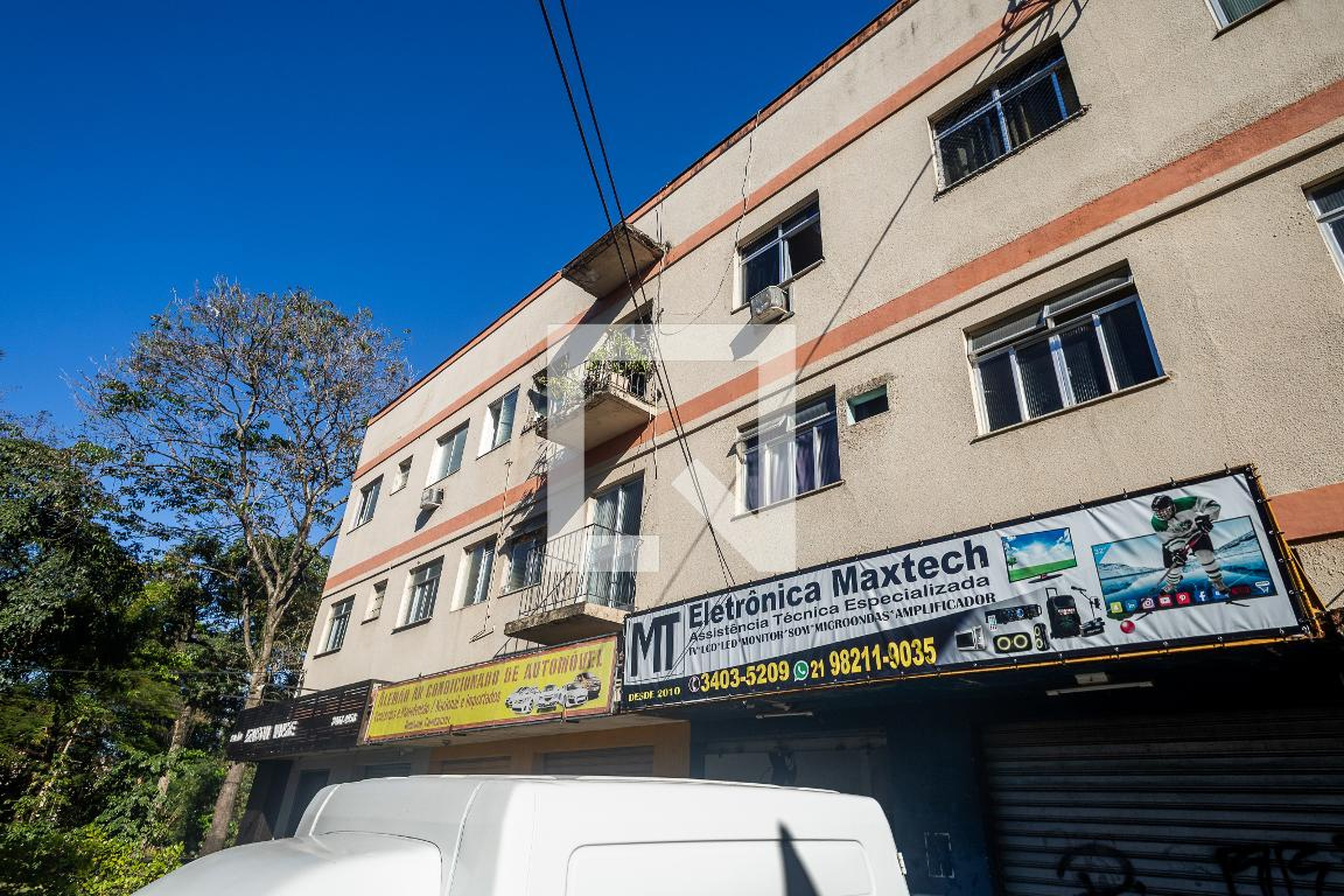 Fachada do Prédio Condomínio em Estrada da Cachamorra, 1180