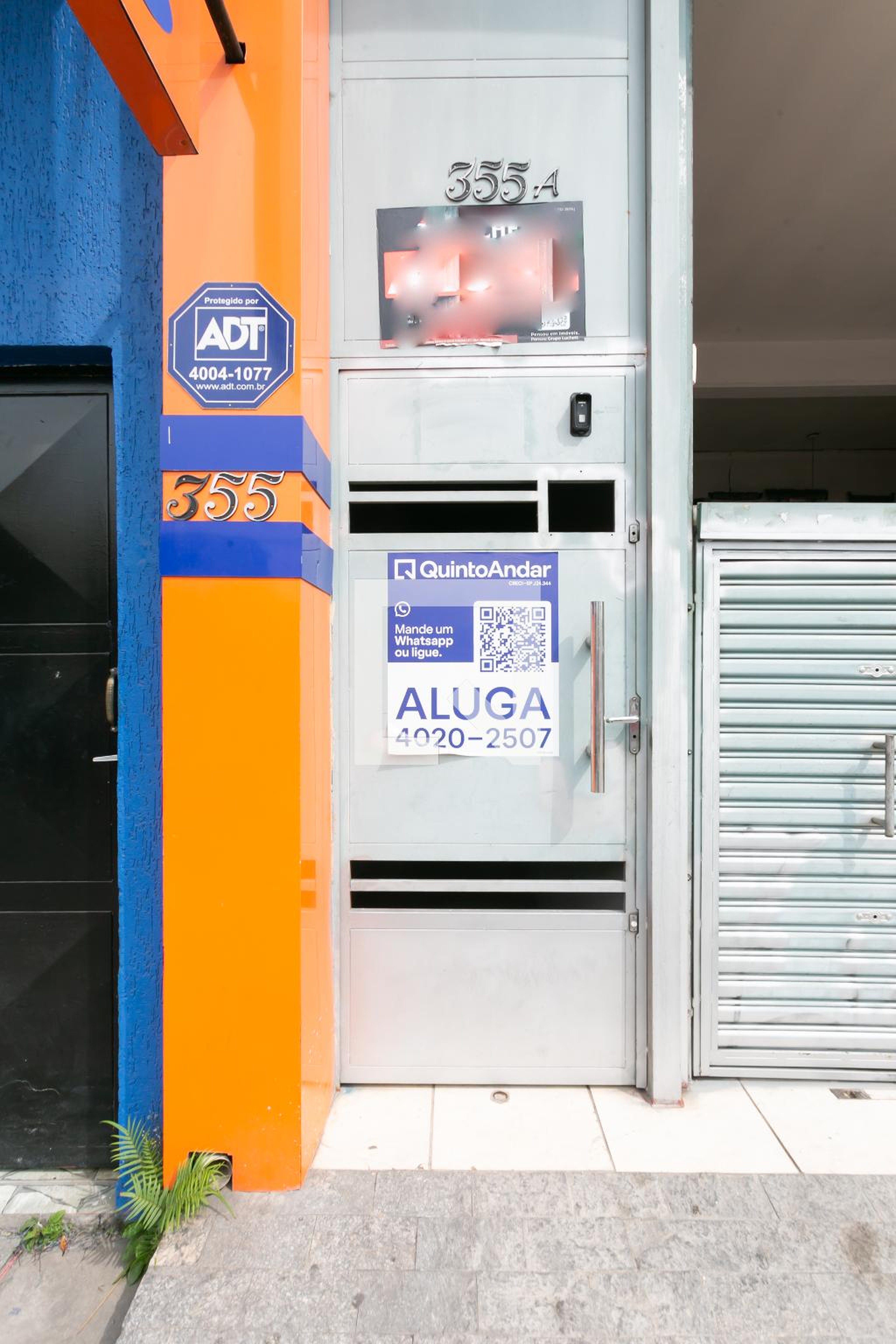 Fachada Condomínio em Rua Erva de Santa Luzia, 355