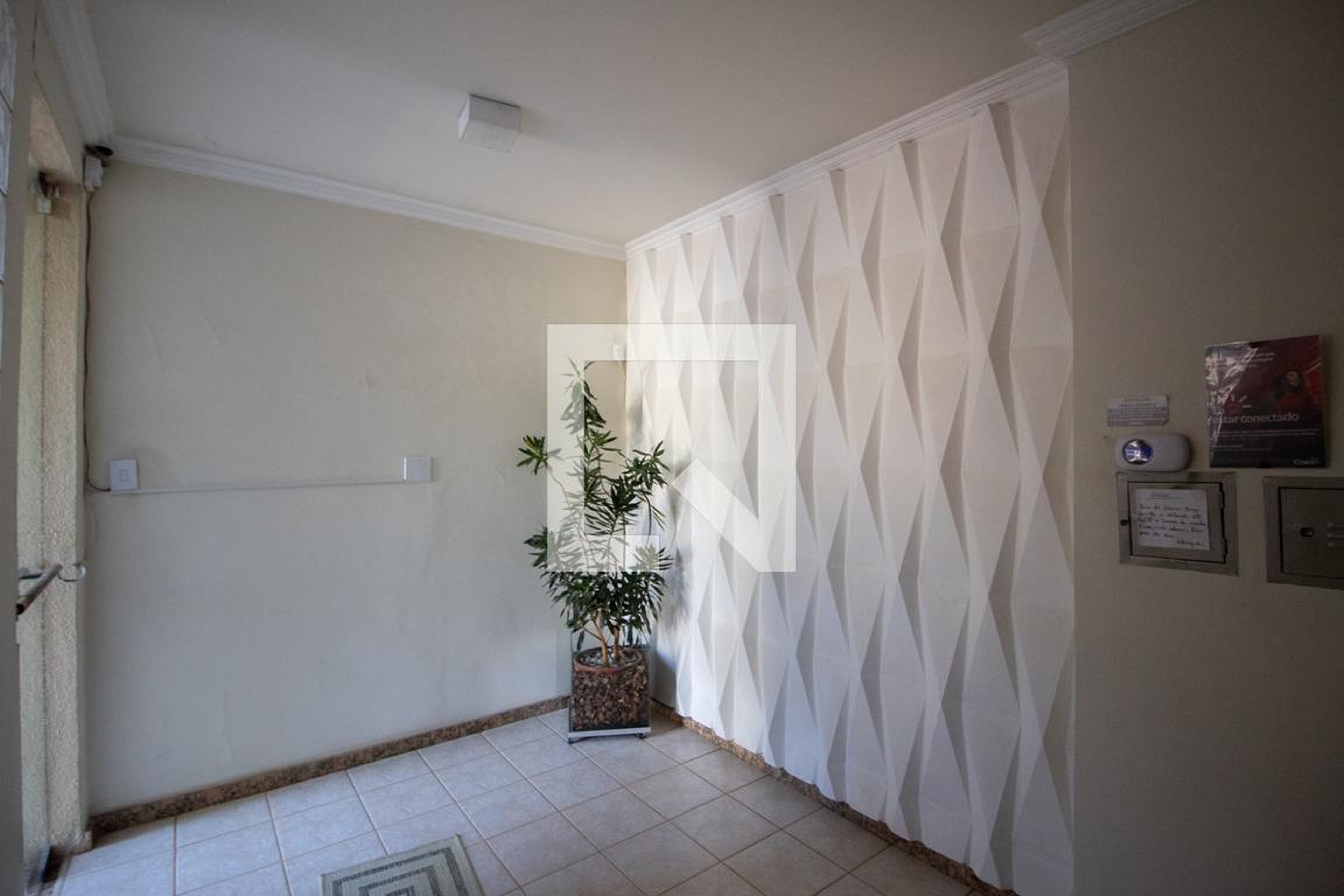 Hall de entrada Condomínio em Rua Muriaé, 200