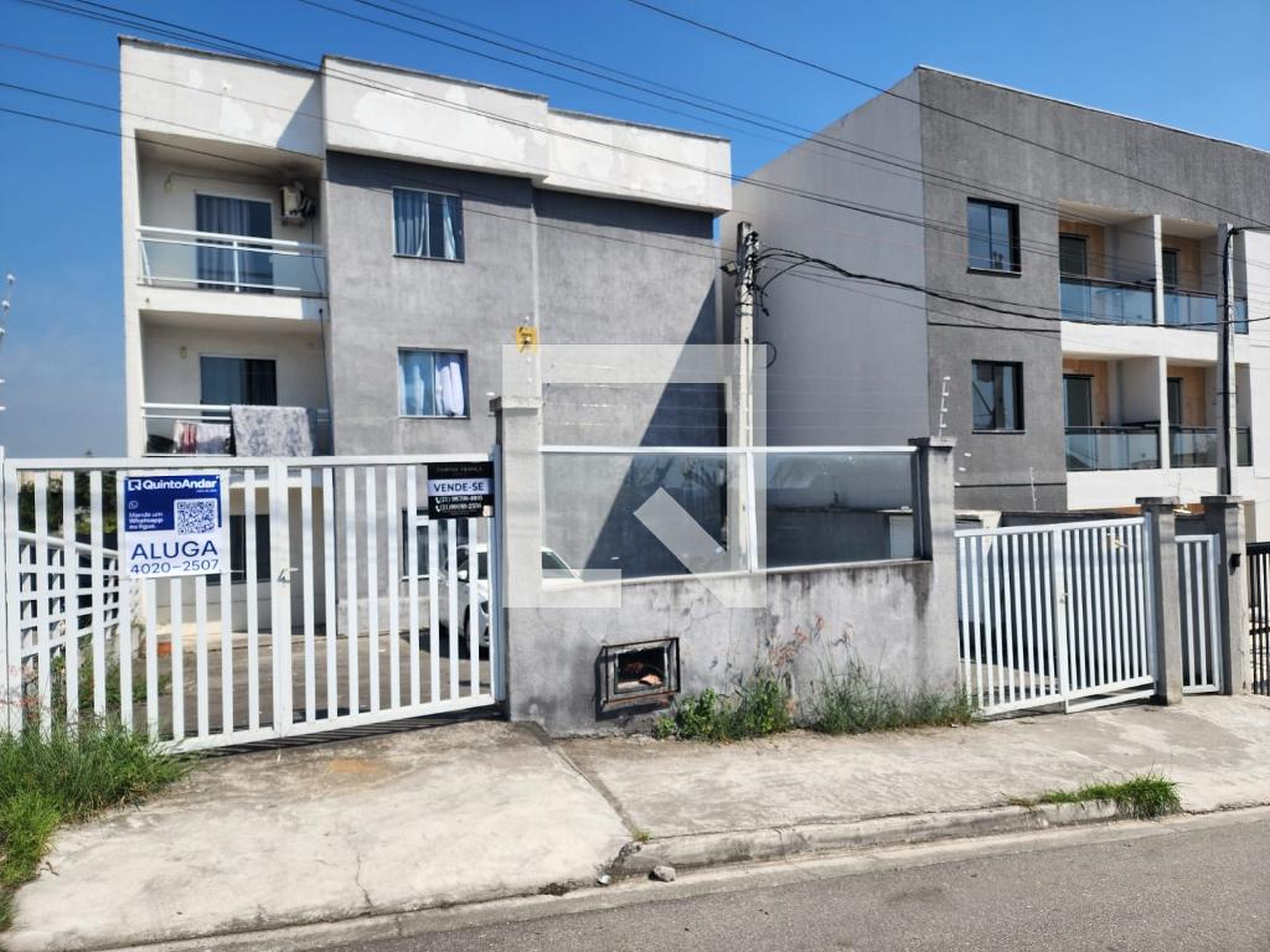 Fachada Condomínio em Rua Hilda Tinoco, 264