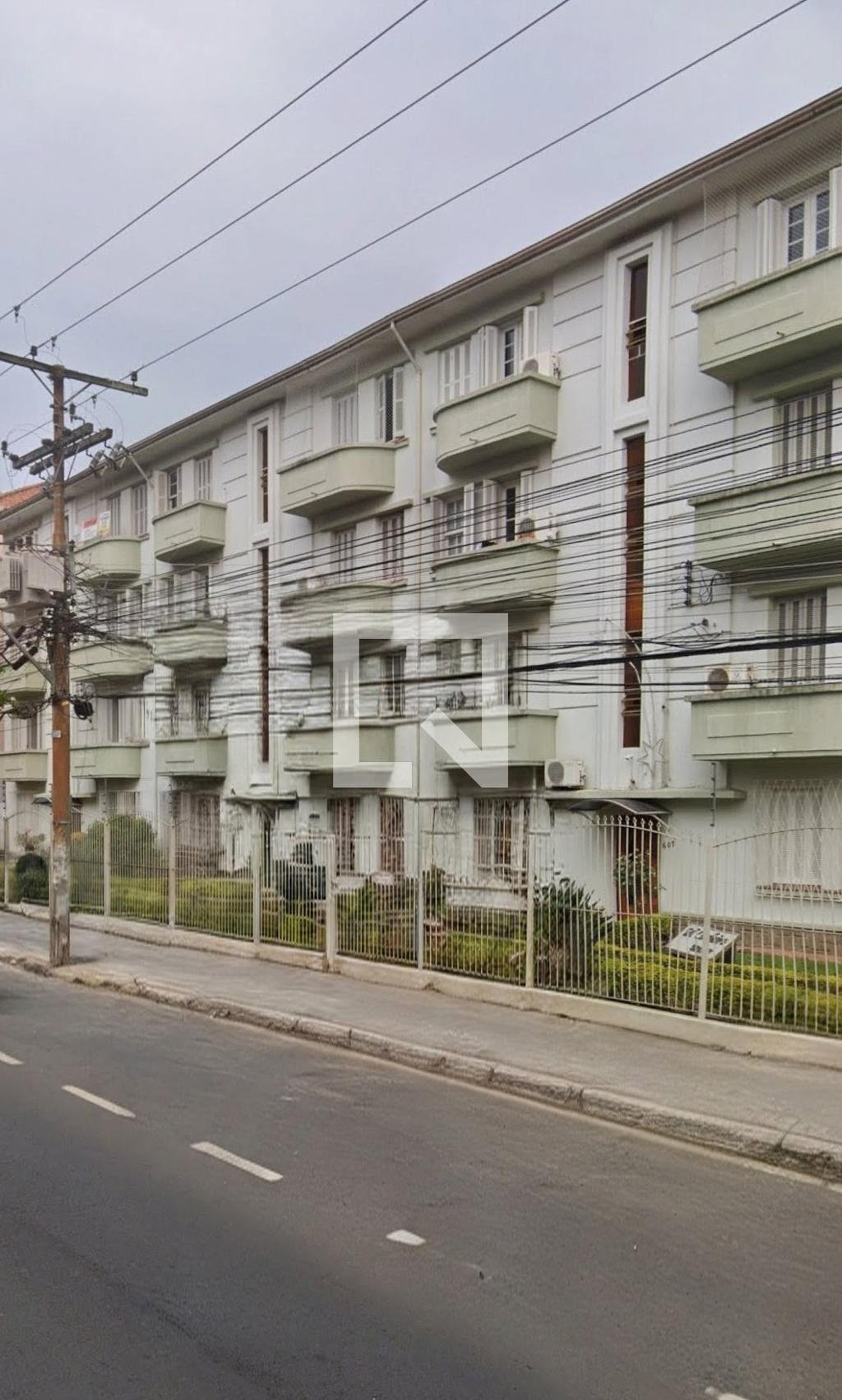 Fachada Condomínio em Rua Santana, 627