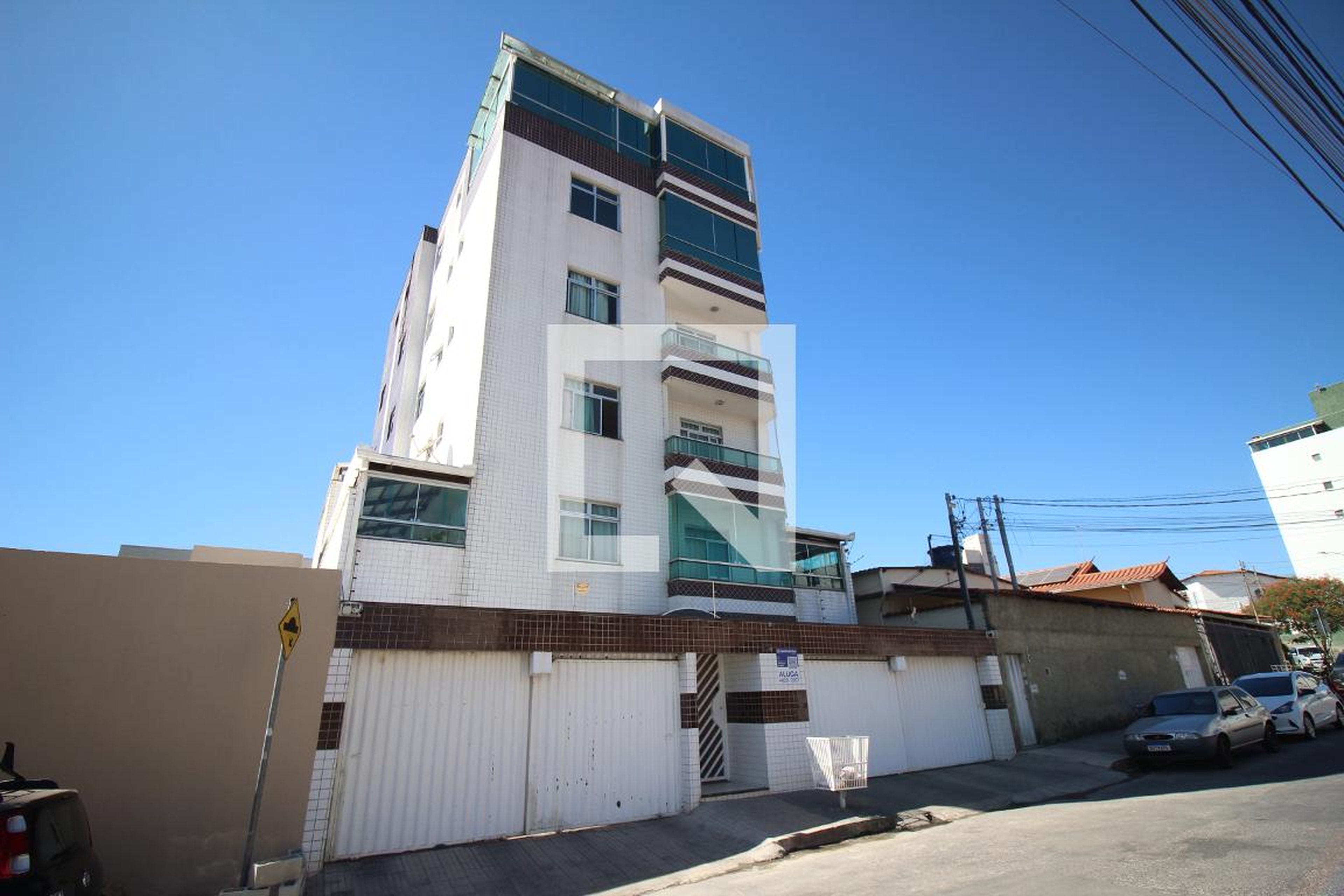 Fachada Condomínio em Rua Tinguassu, 811